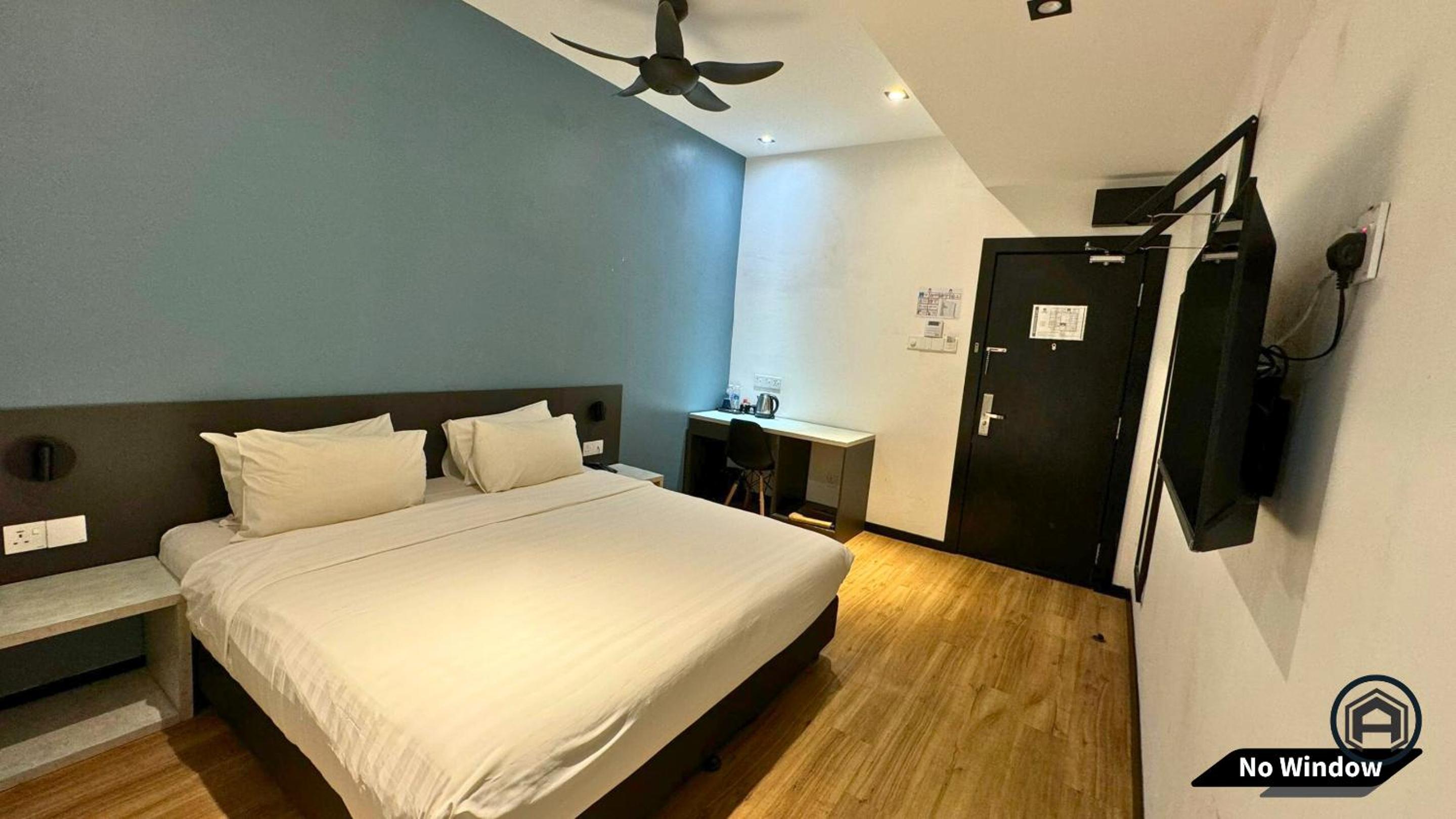 Deluxe King Room - Photo 3