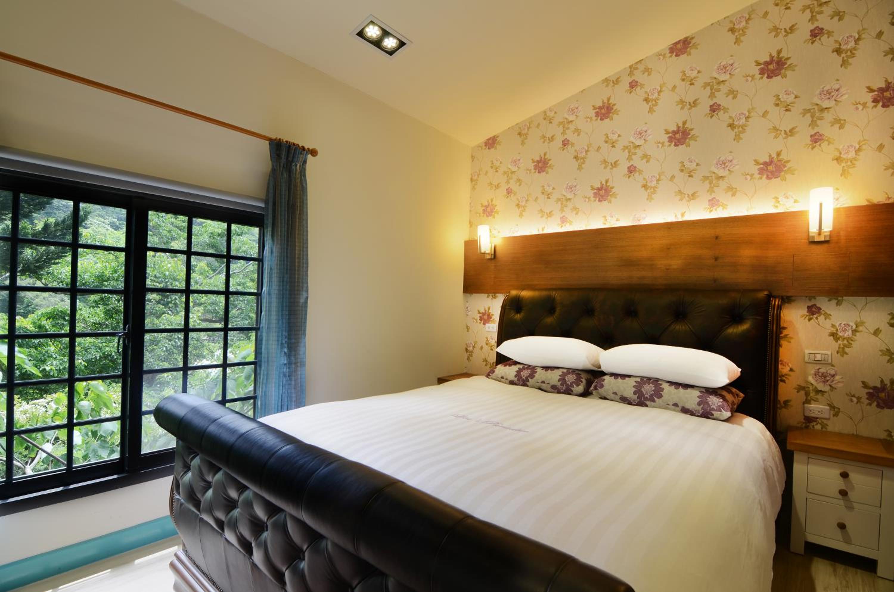 Deluxe Double Room with Bath photo 1