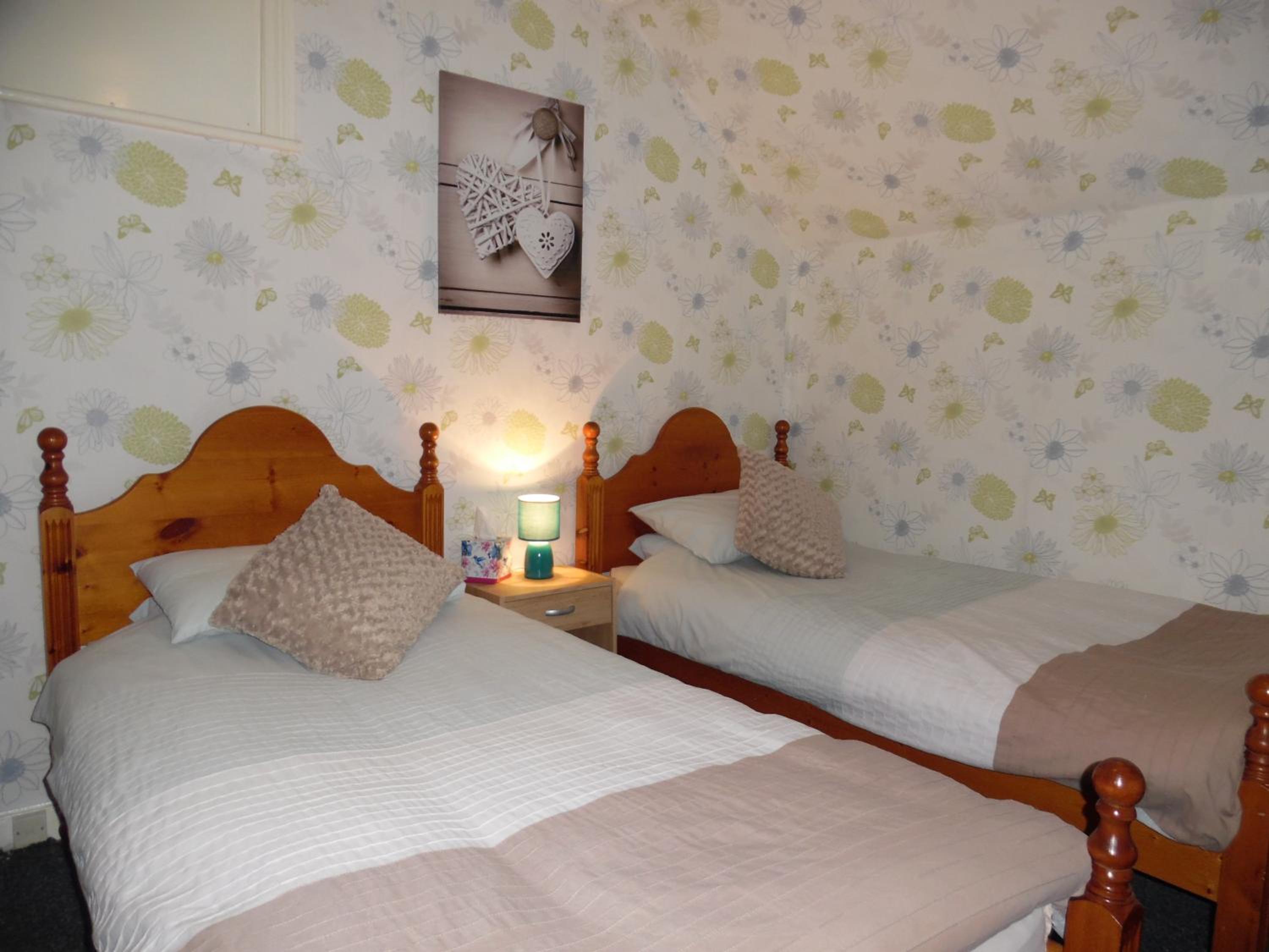 Double Room with Shared Bathroom photo 3