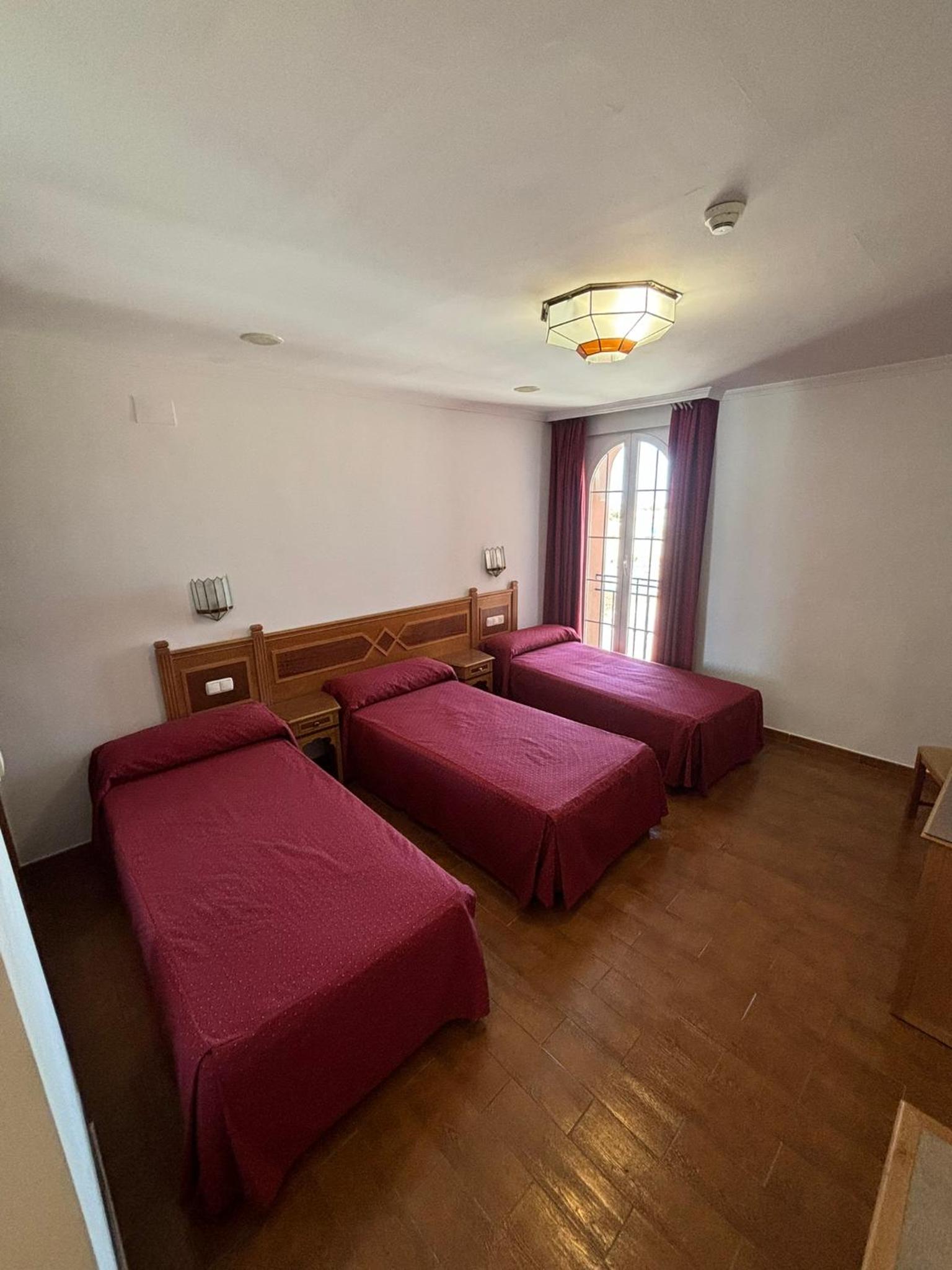 Triple Room with Private Bathroom - Photo 5