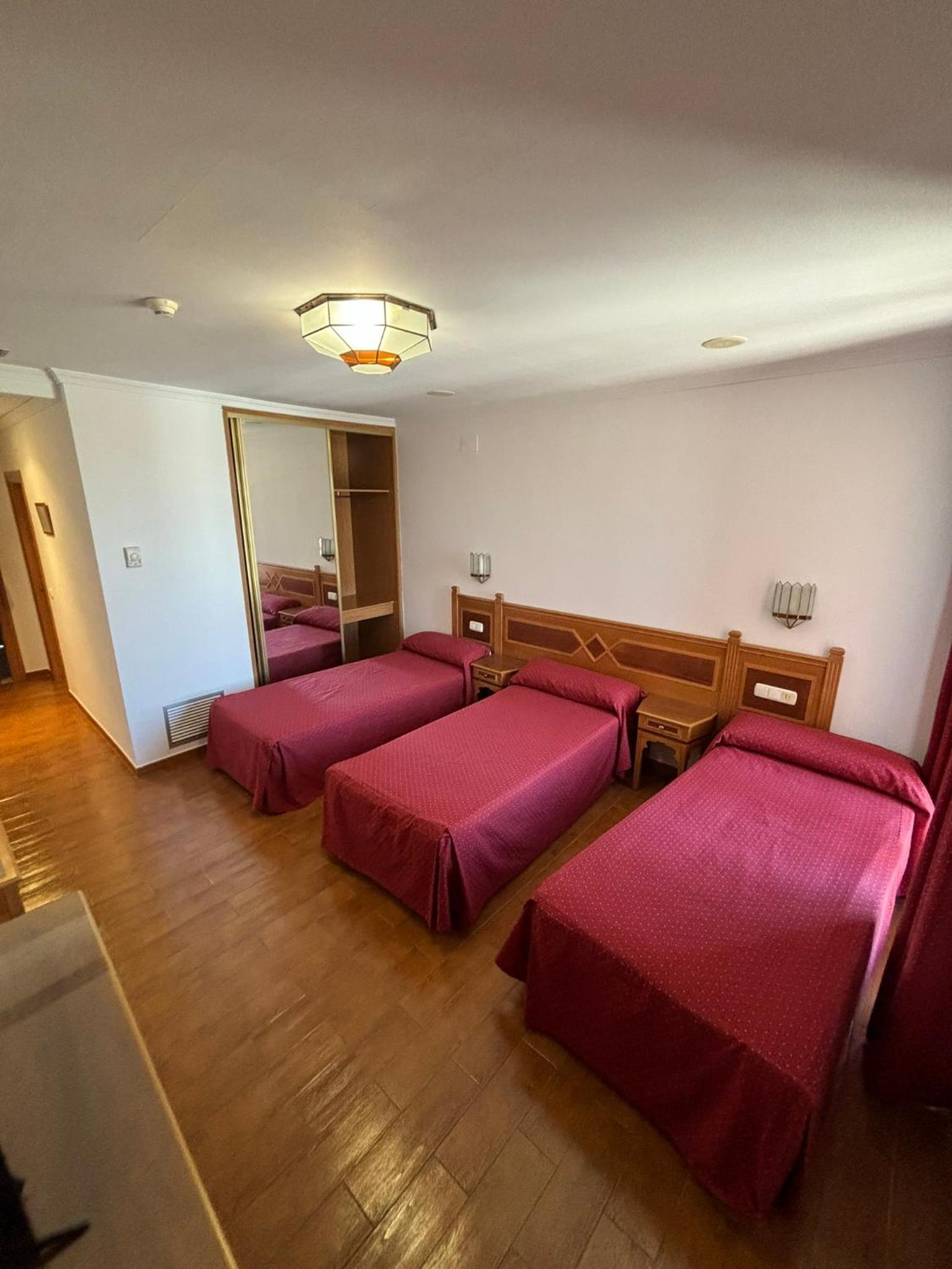 Triple Room with Private Bathroom - Photo 2