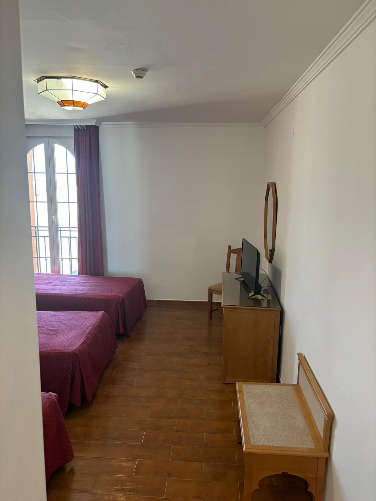 Triple Room with Private Bathroom - Photo 4