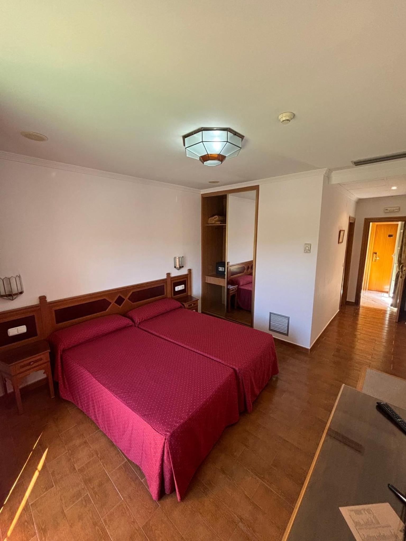 Double Room with Private Bathroom - Photo 3