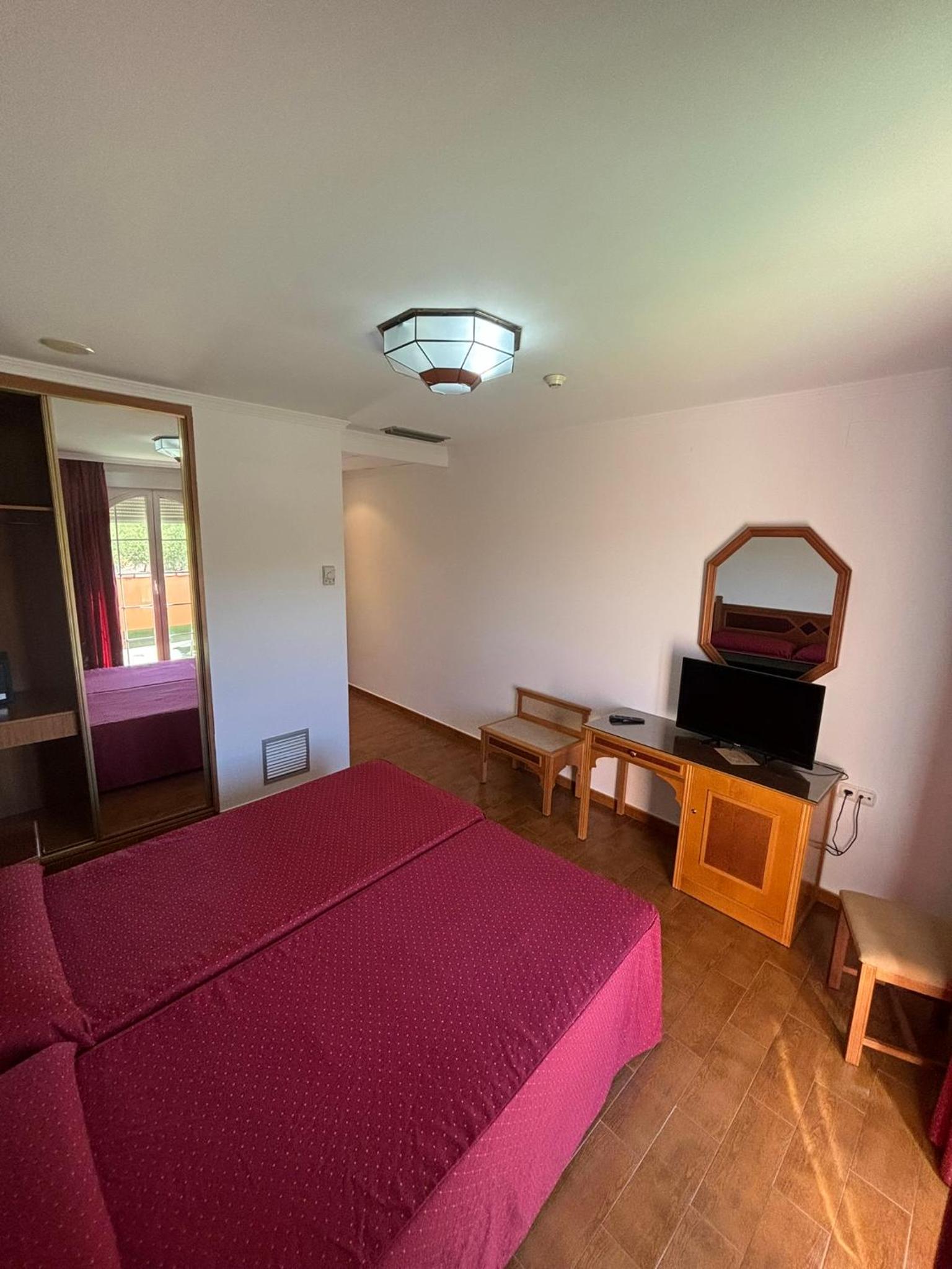 Double Room with Private Bathroom - Photo 2