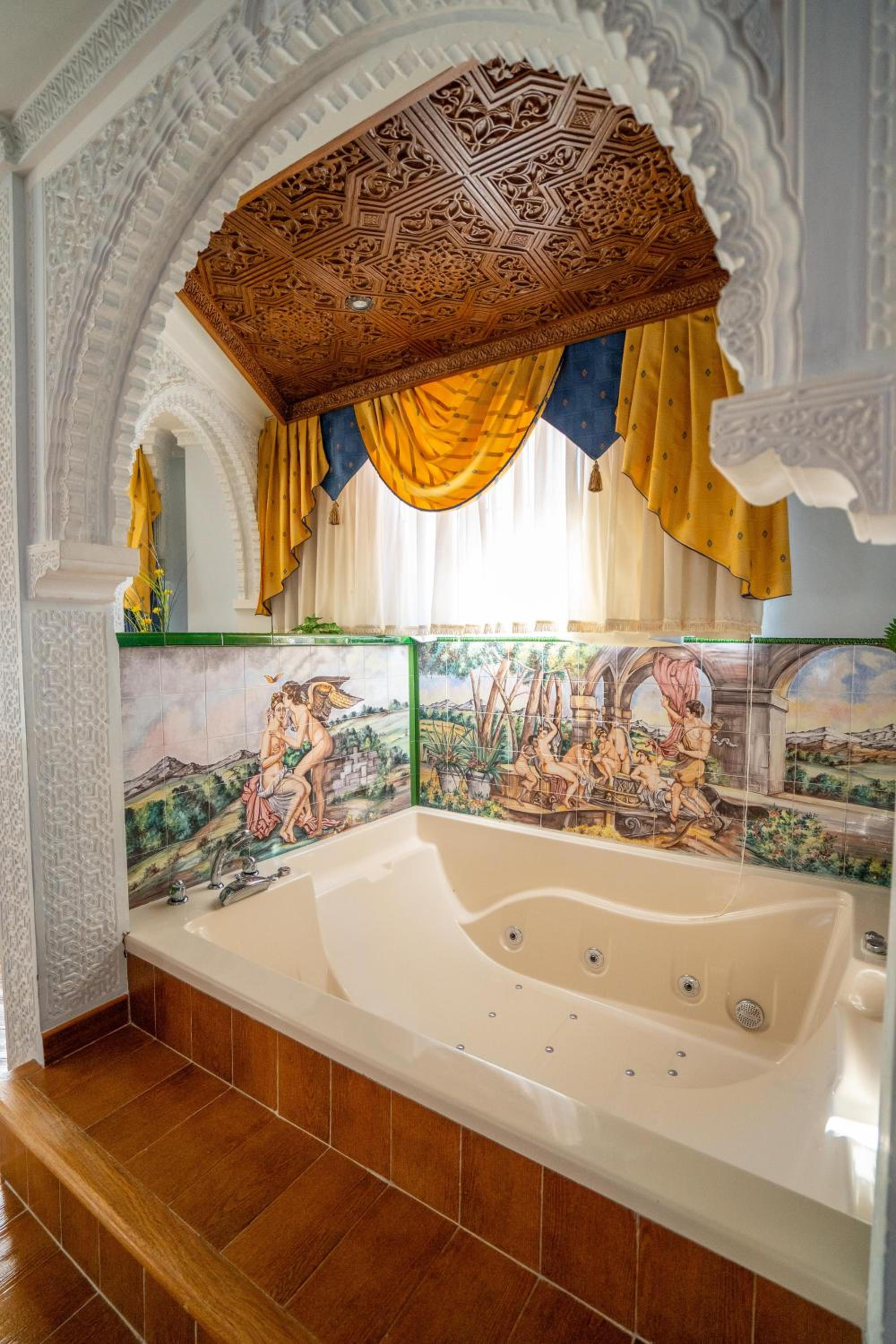 Suite - Photo 11