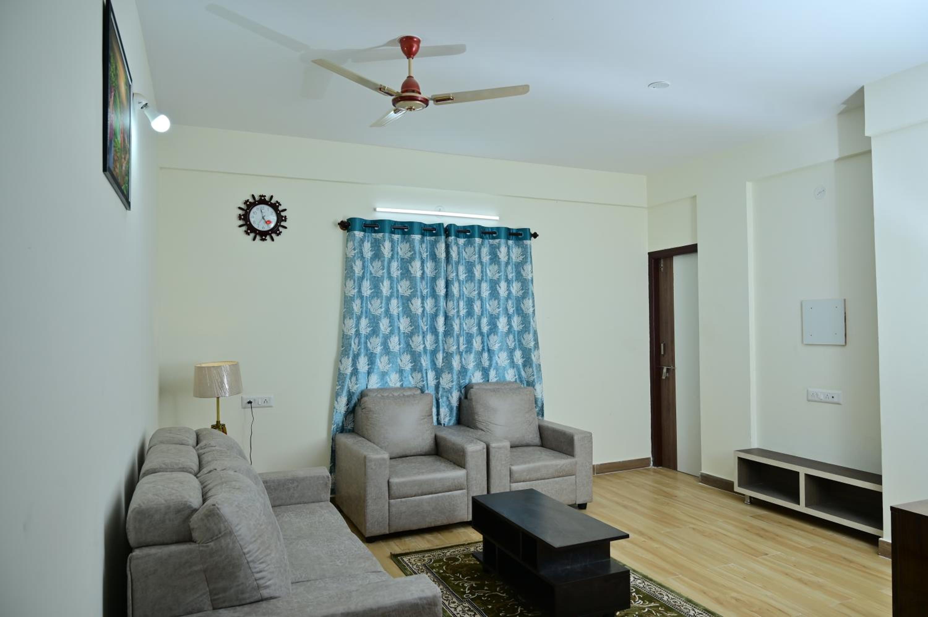 Two-Bedroom Deluxe Apartment with Balcony