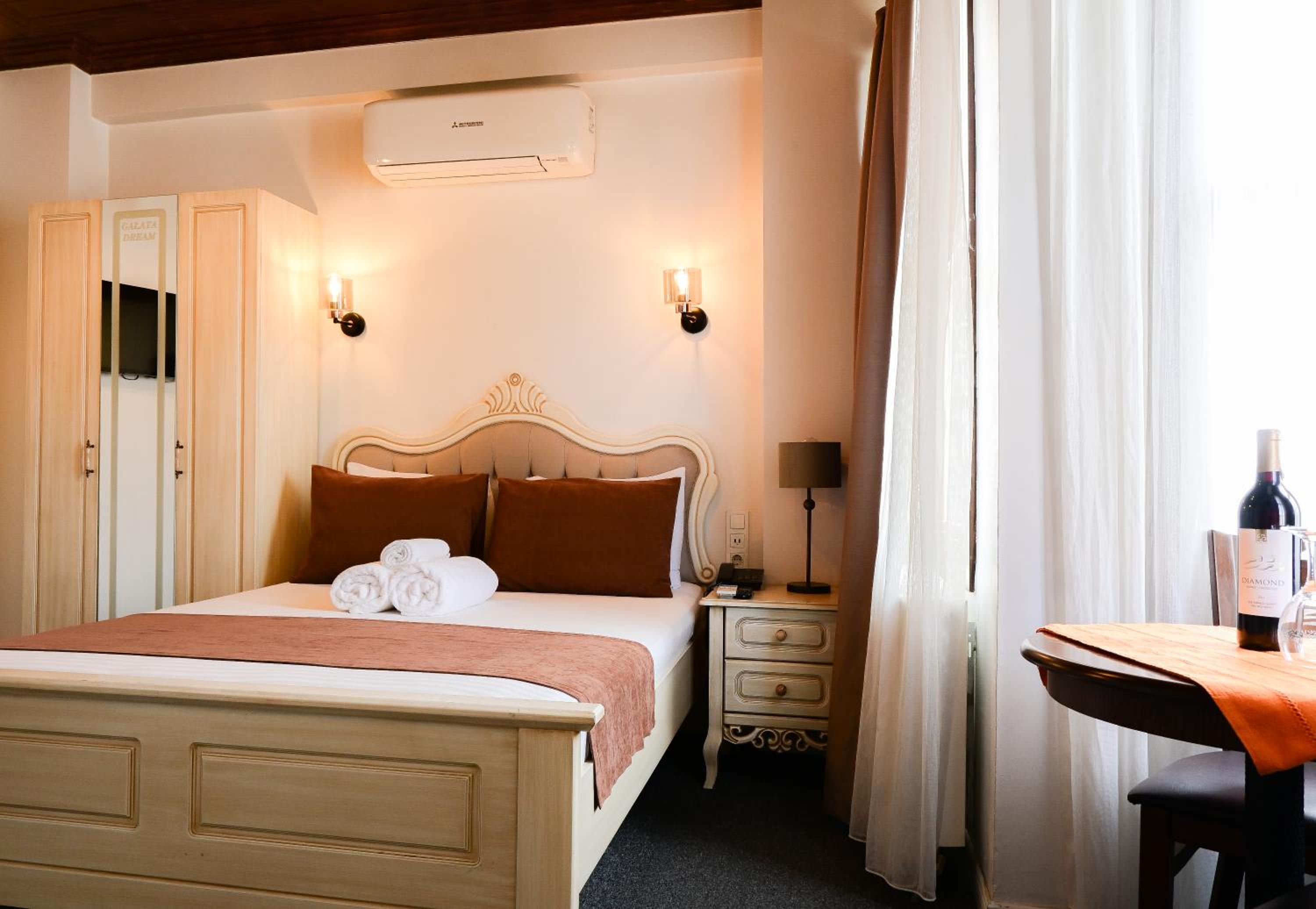 Deluxe King Room photo 1