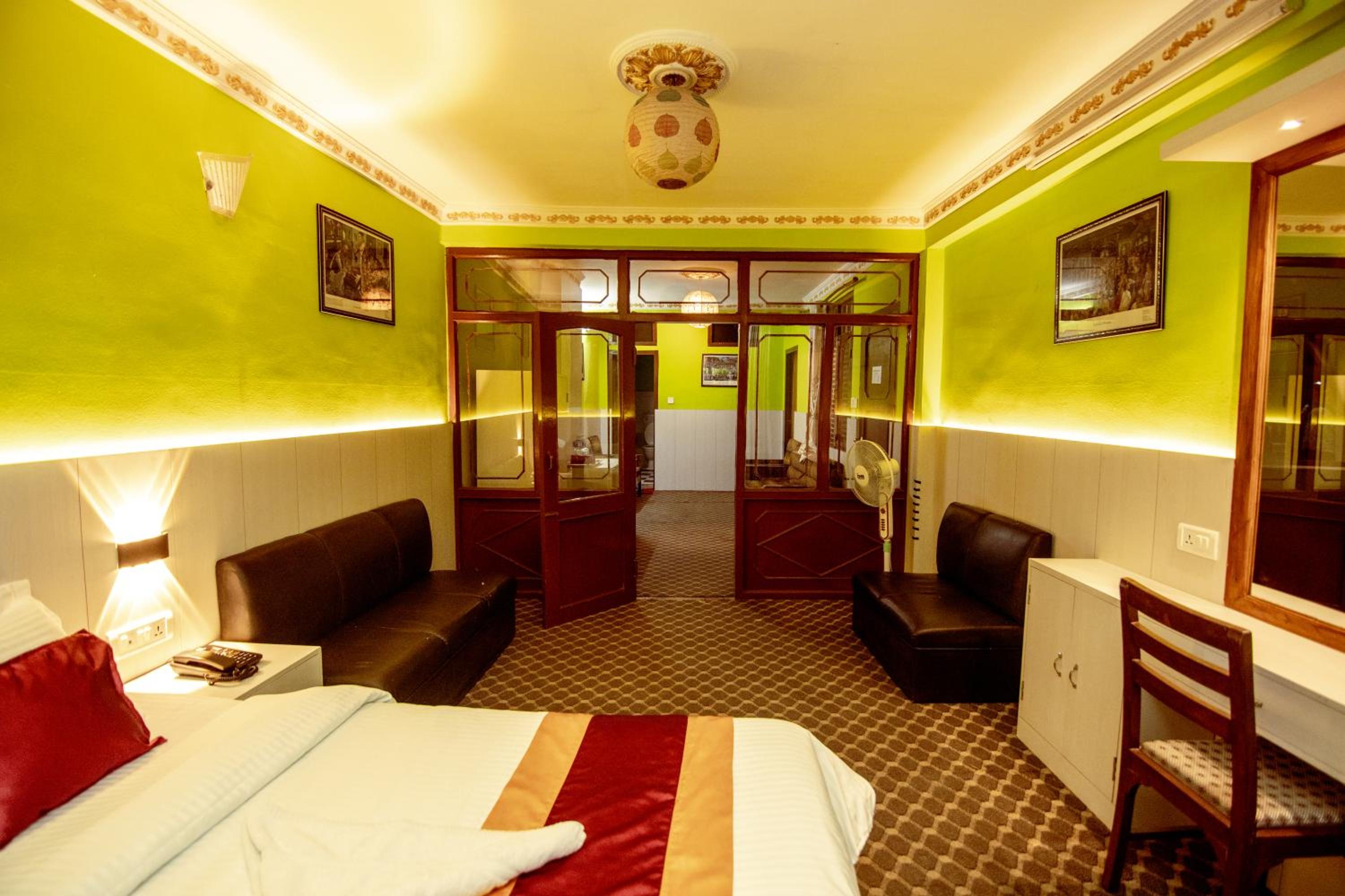 Deluxe Family Room