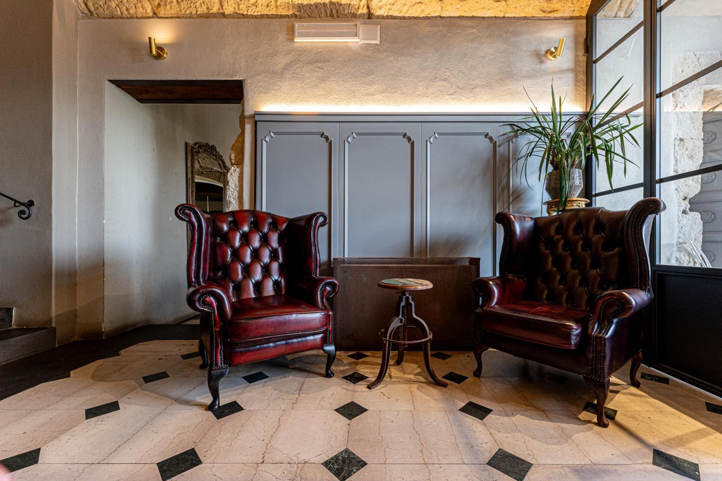 Deluxe Queen Suite