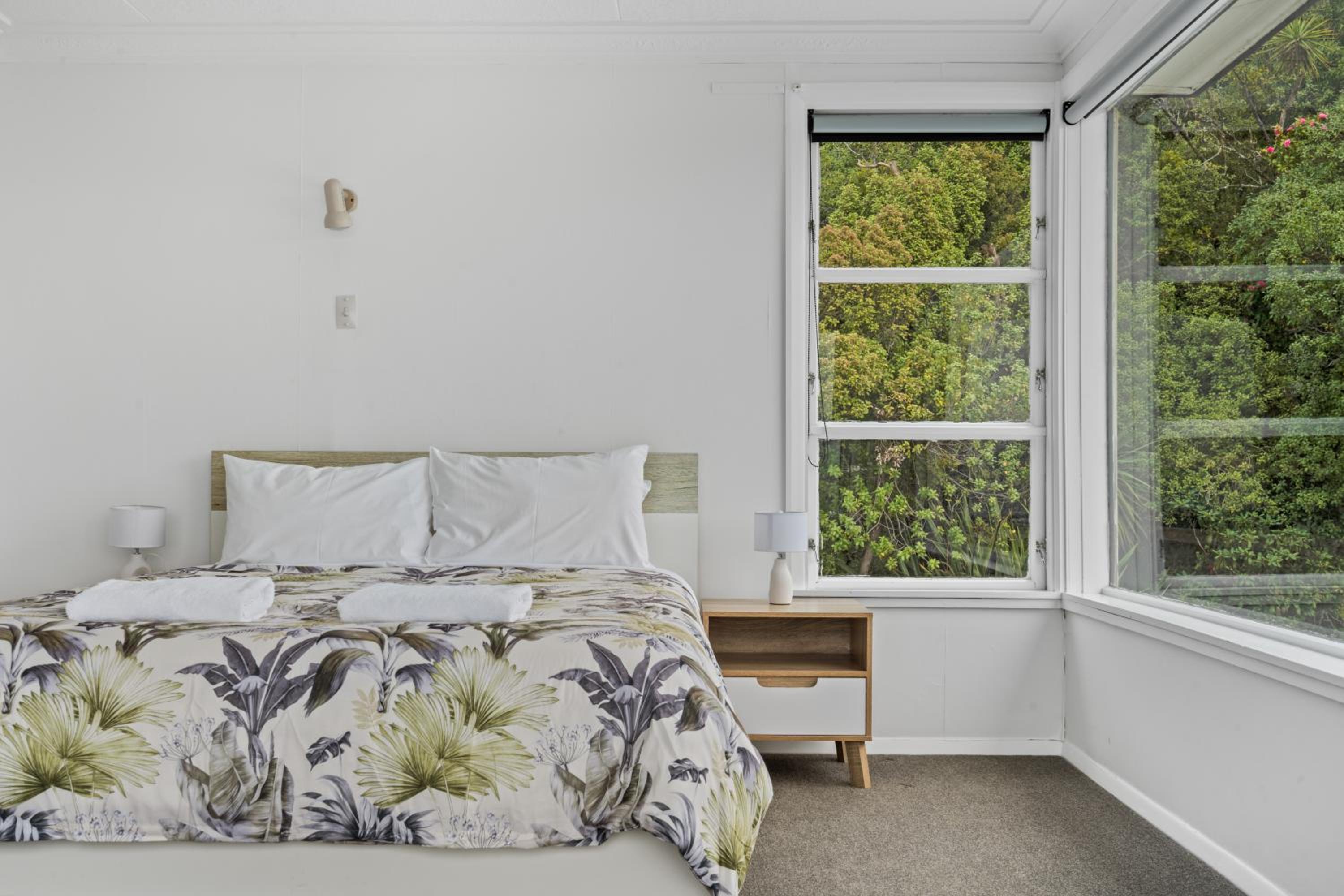 Five-Bedroom House photo 1