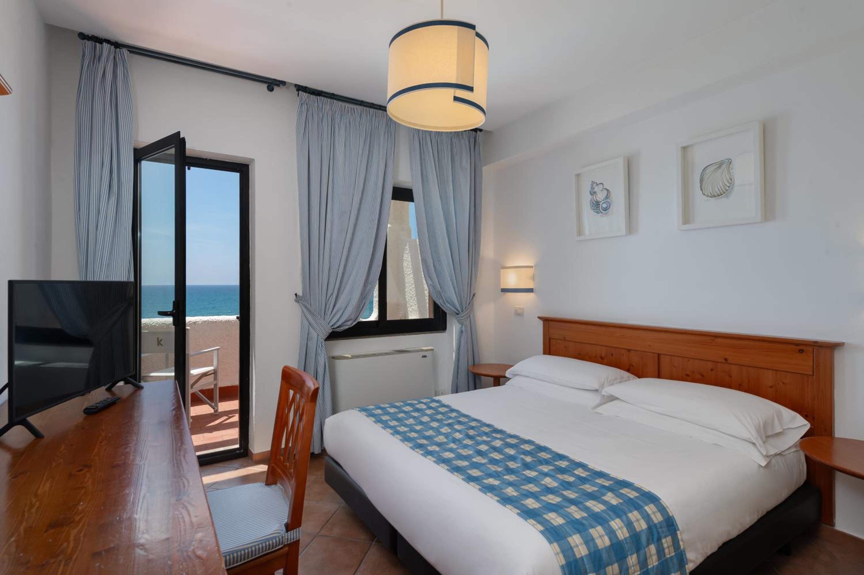 Double or Twin Room with Sea View