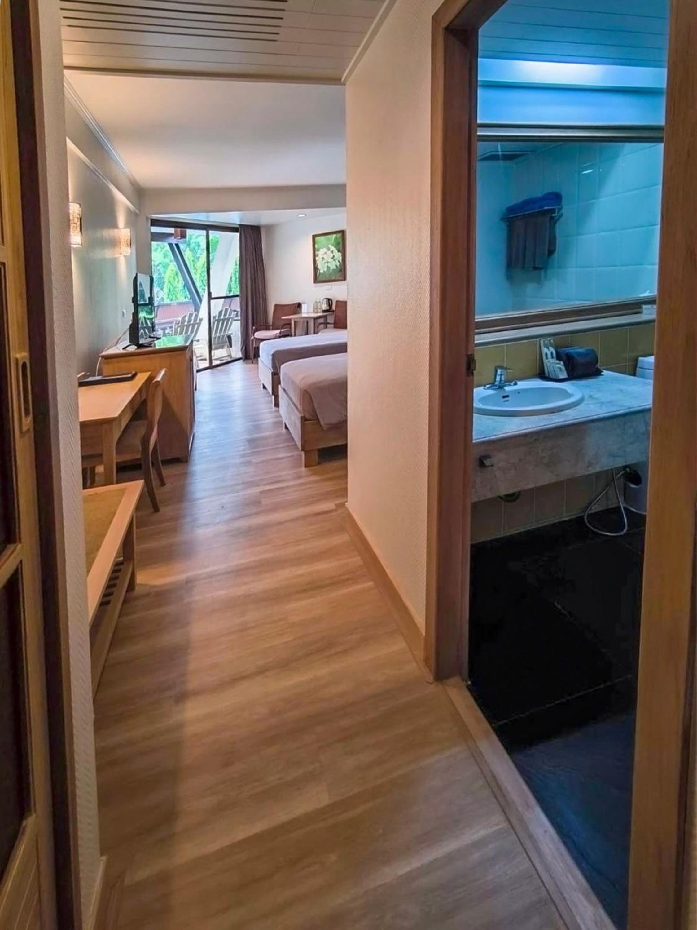 Deluxe Double or Twin Room photo 3