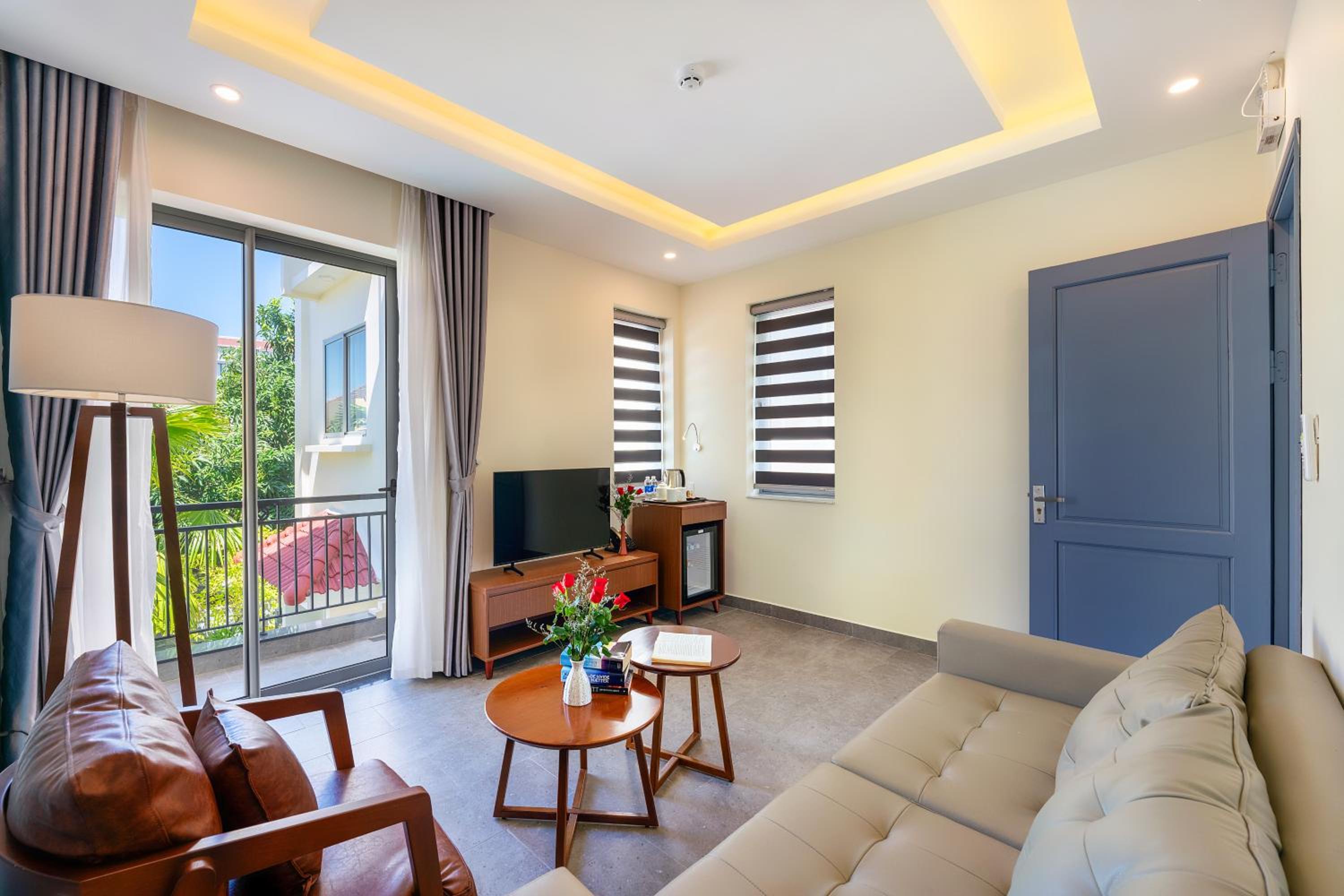 Suite - Photo 1