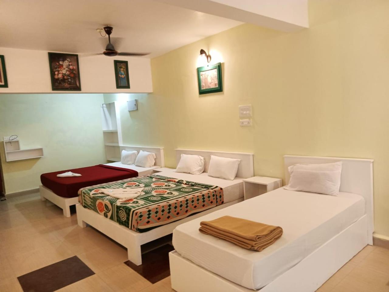 Deluxe Queen Room with Two Queen Beds photo 1