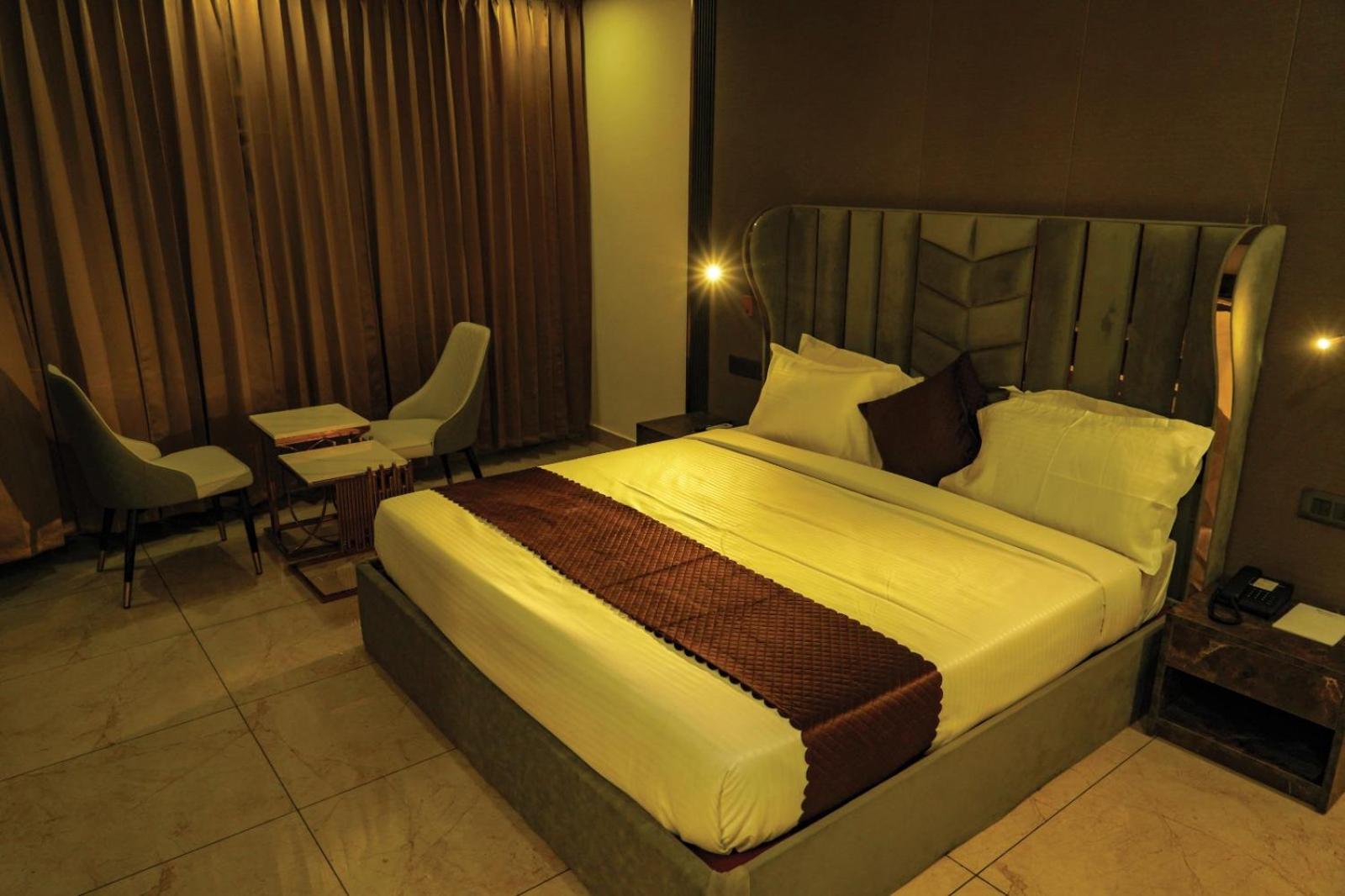 Deluxe Double Room (2 Adults + 1 Child) photo 1