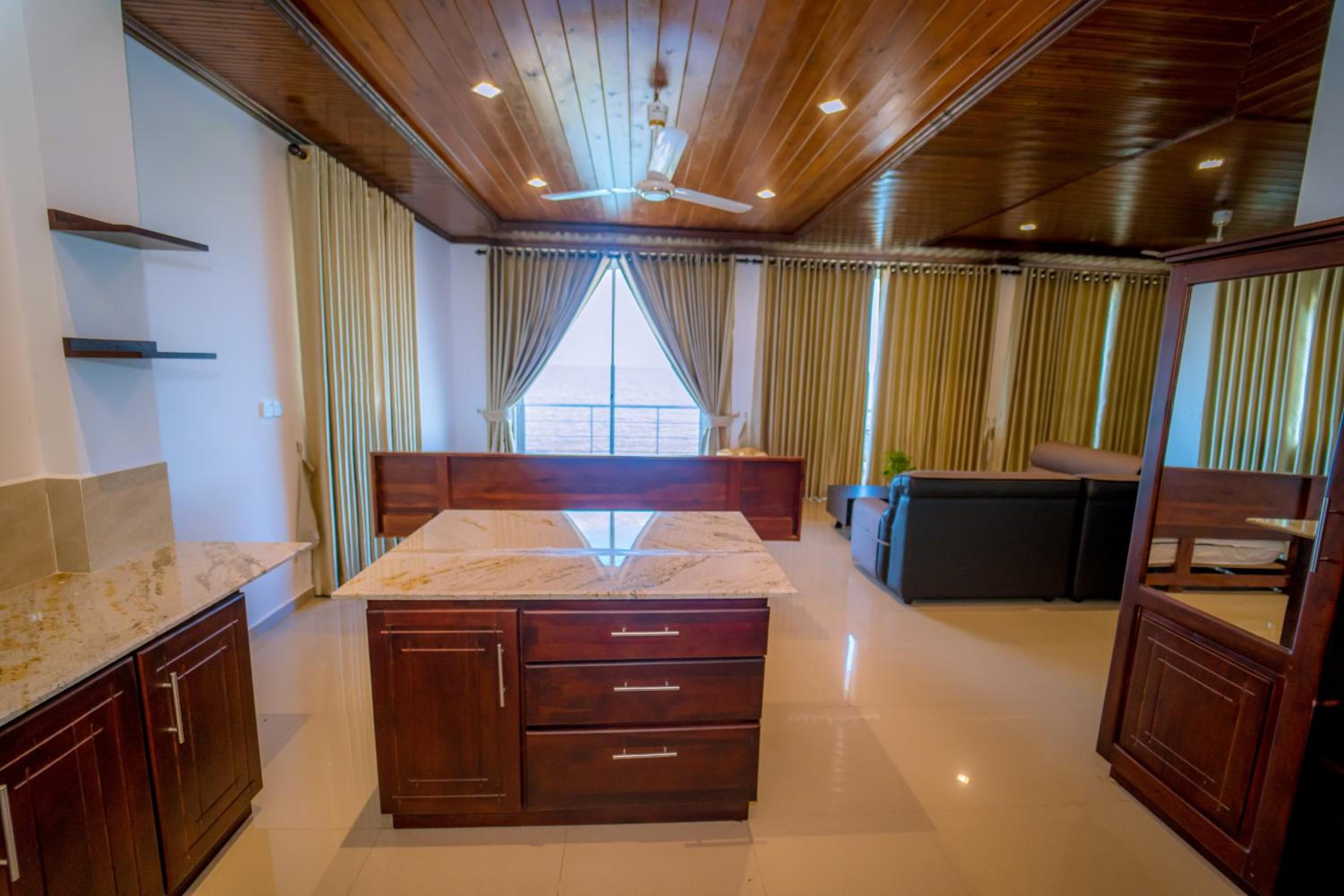 Deluxe Family Room photo 3