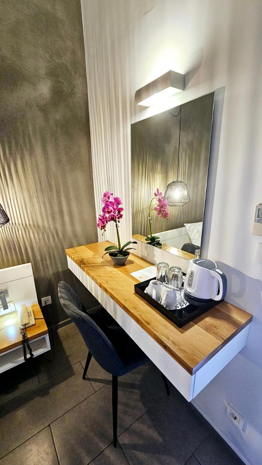 Standard Double or Twin Room - Photo 2