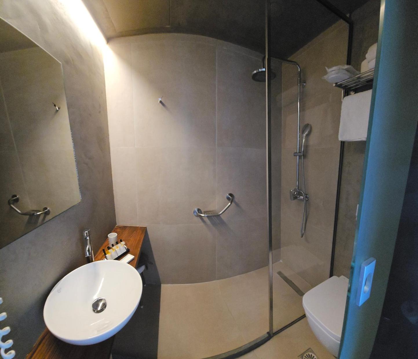 Superior Double or Twin Room - Photo 10