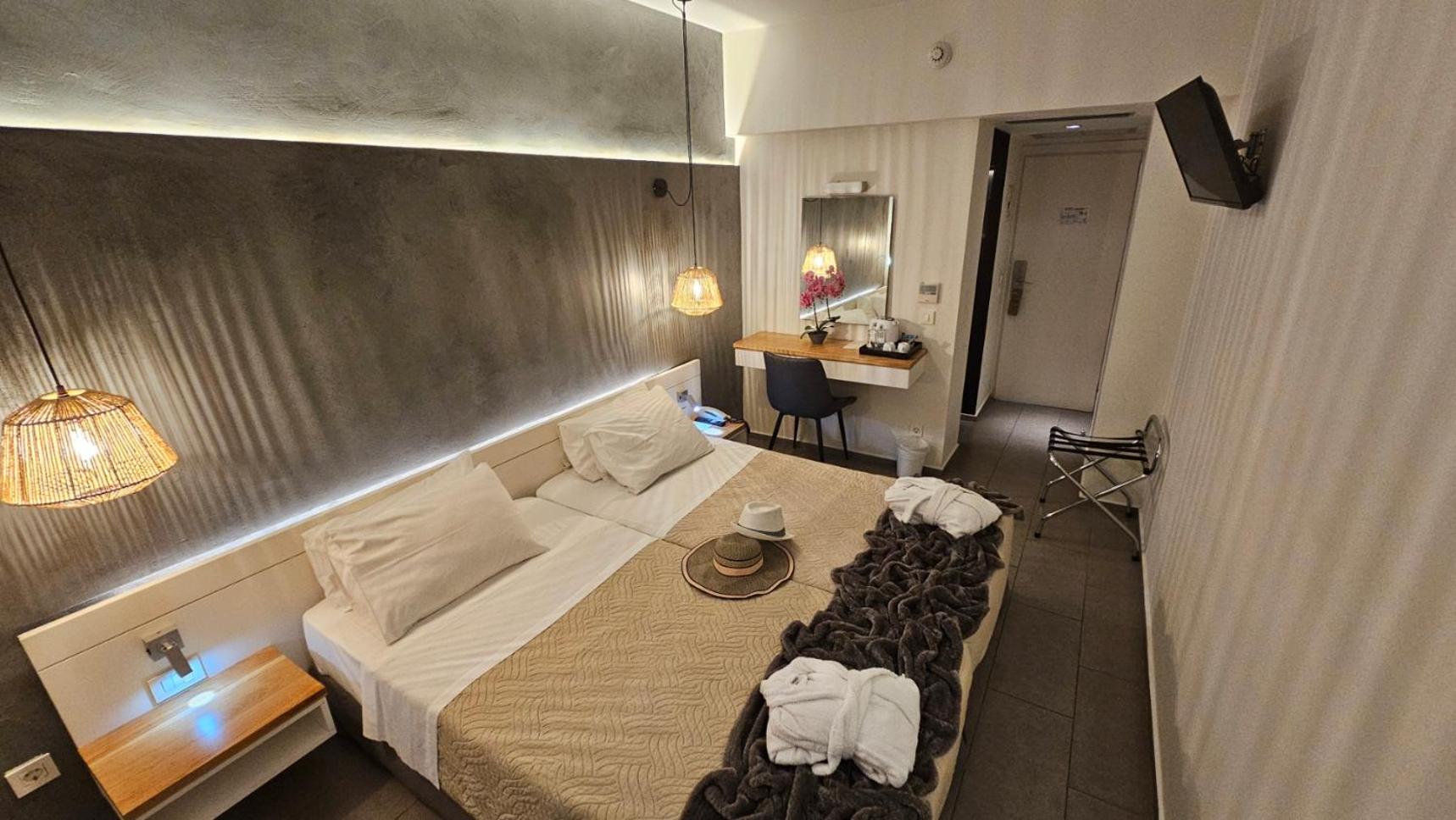 Superior Double or Twin Room - Photo 11