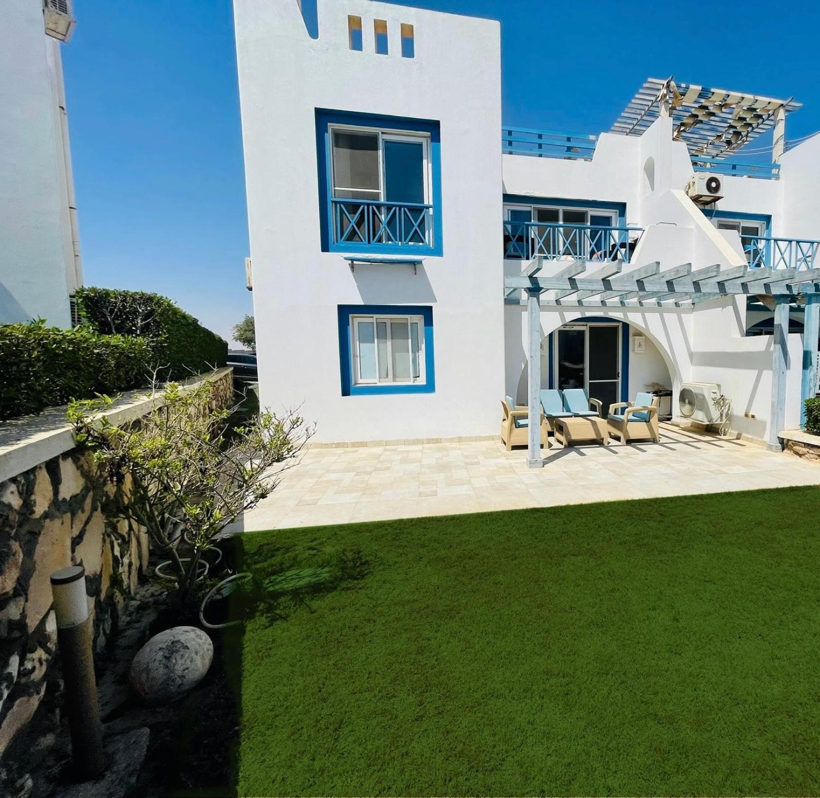 Three-Bedroom Apartment with Sea View photo 2