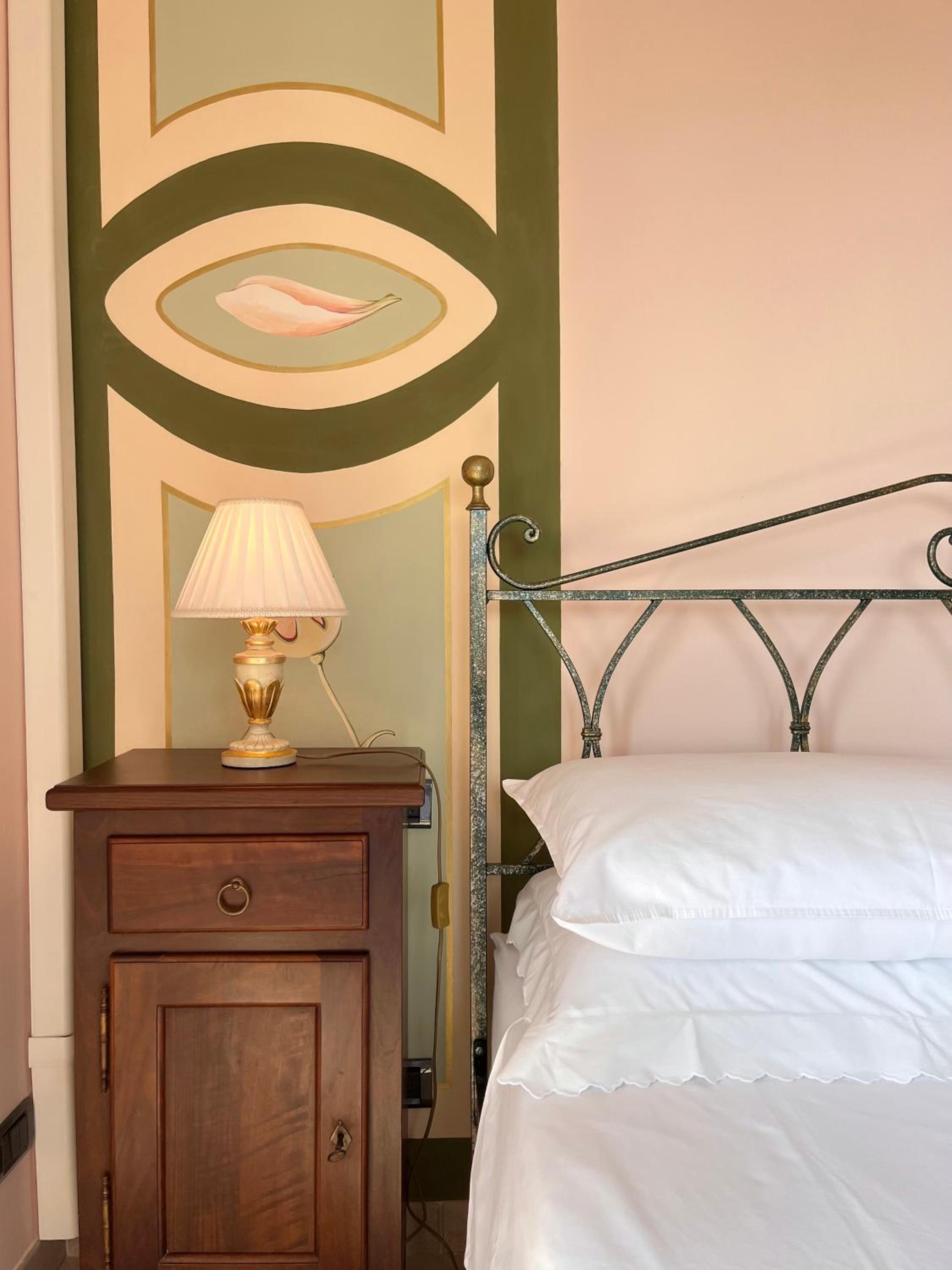 Double Room with Balcony - Photo 4