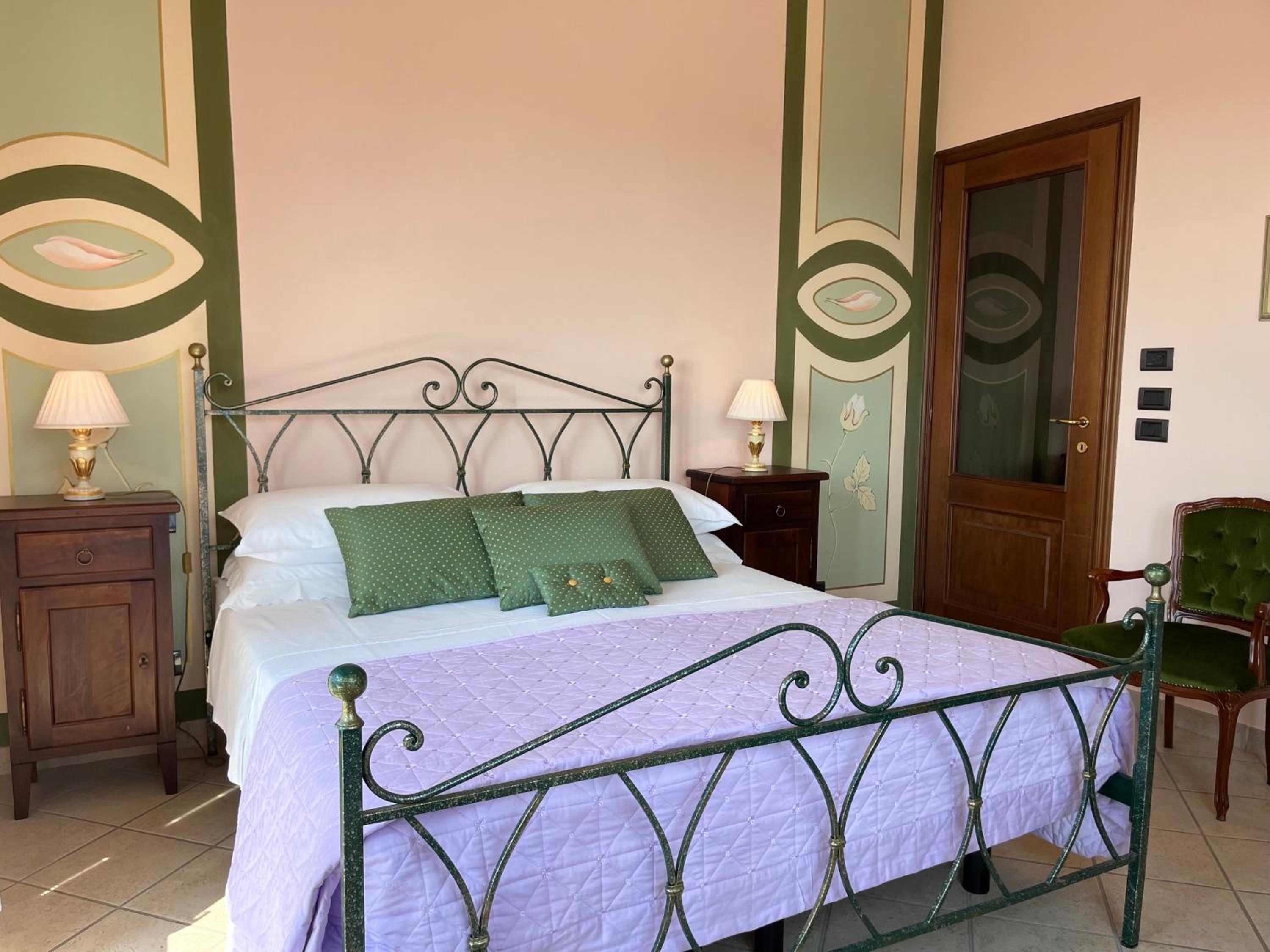 Double Room with Balcony - Photo 7
