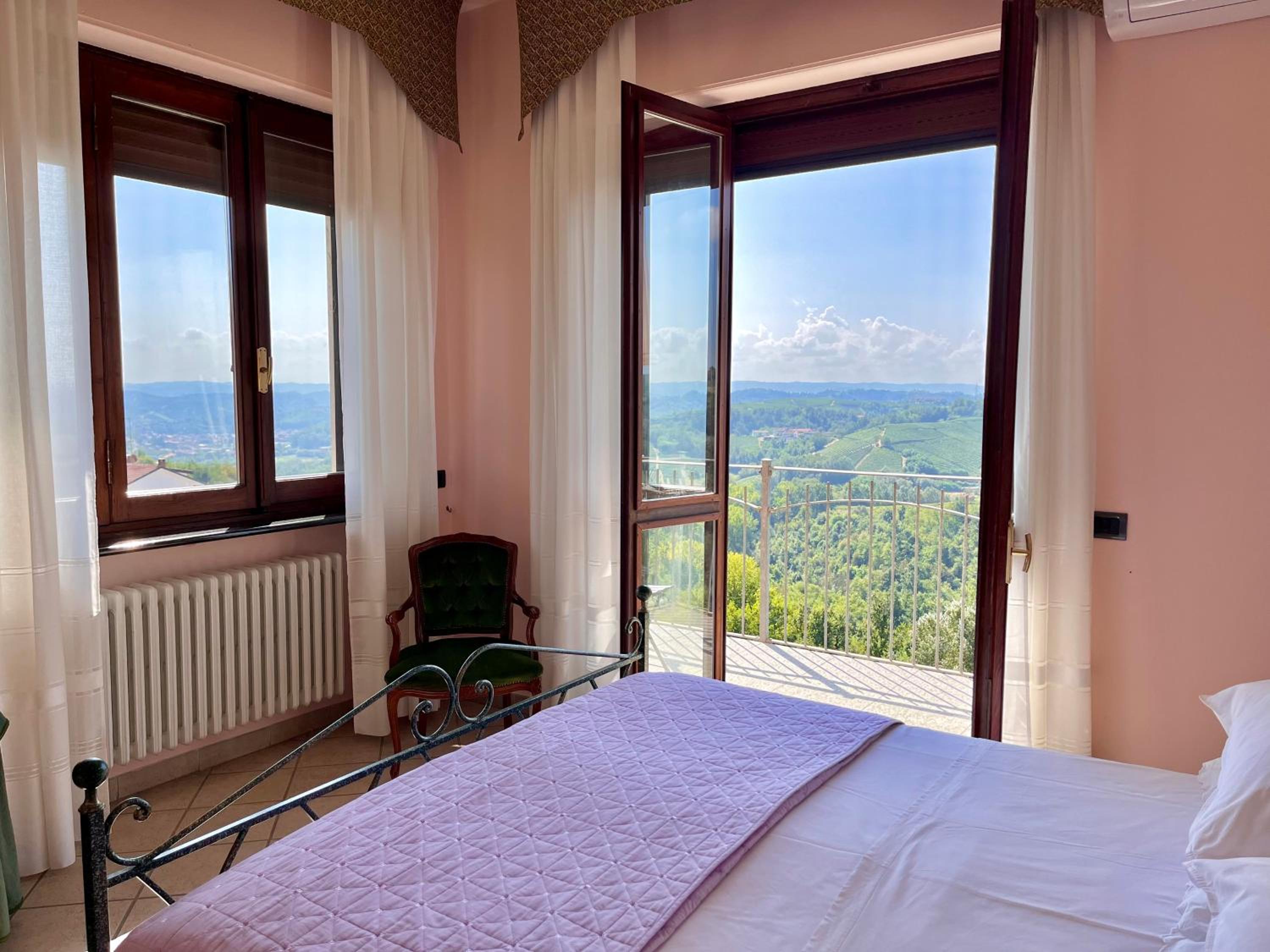 Double Room with Balcony - Photo 5