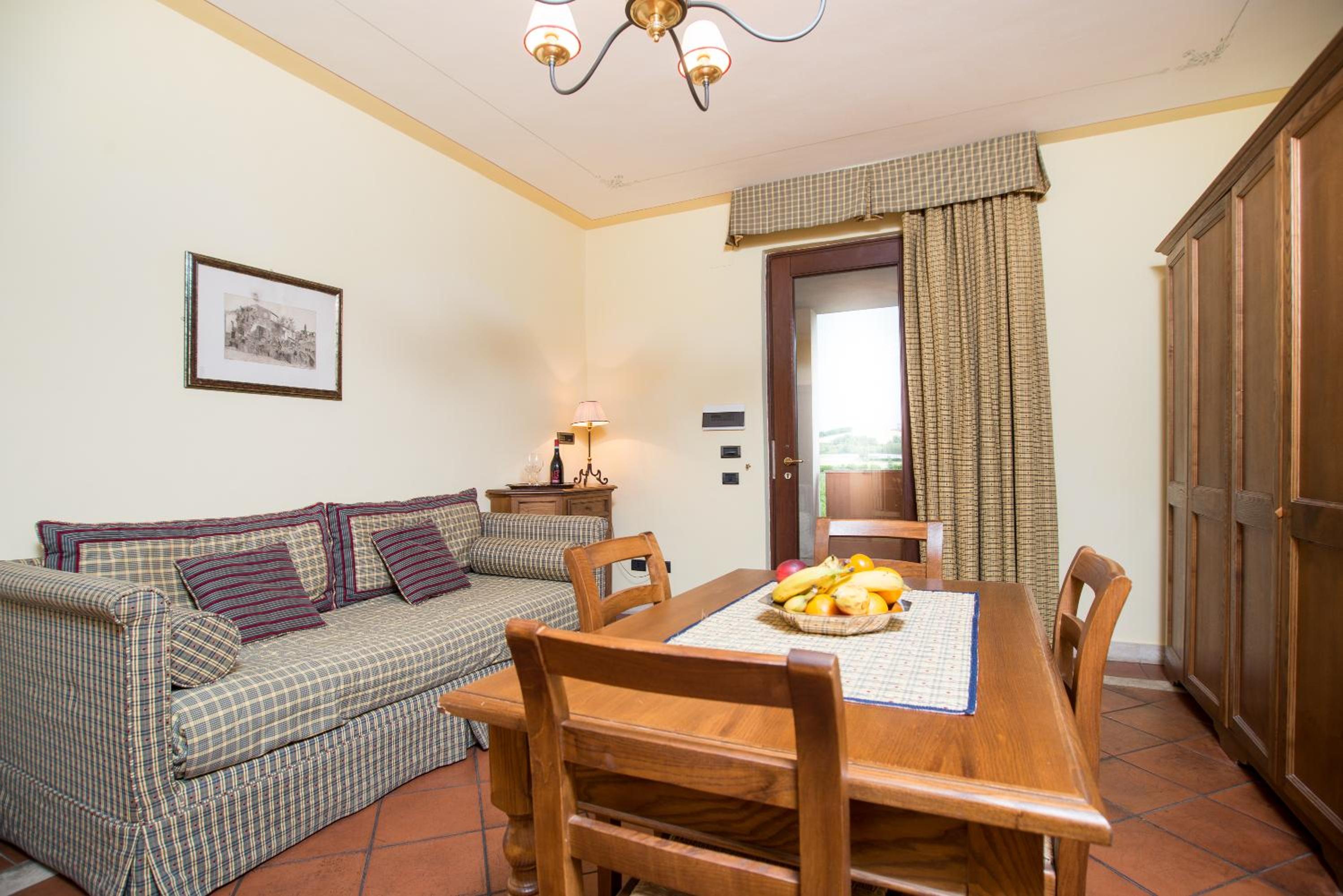 Suite - Photo 2