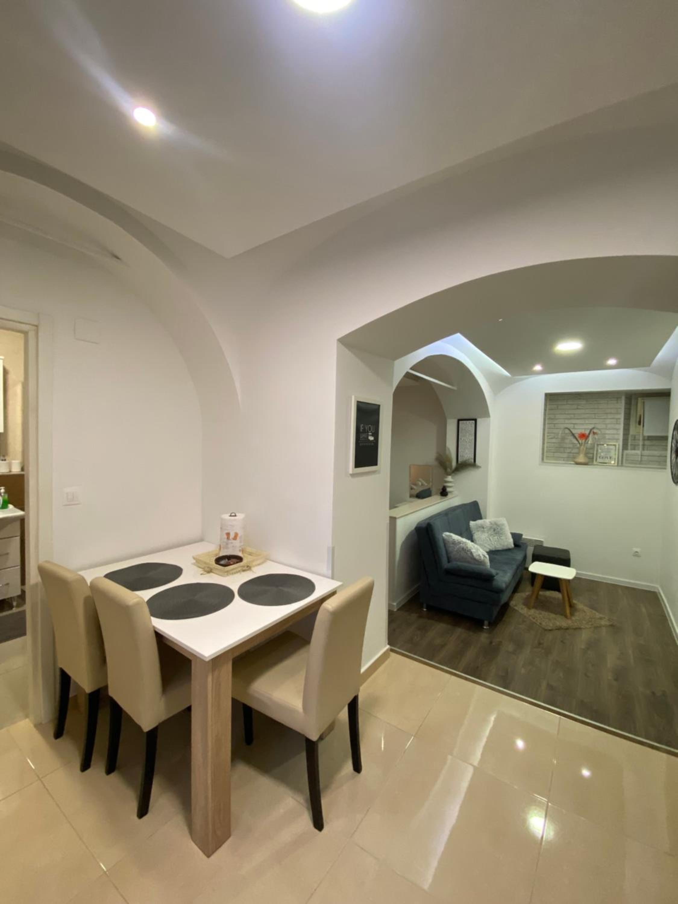 Studio Apartment - Photo 2