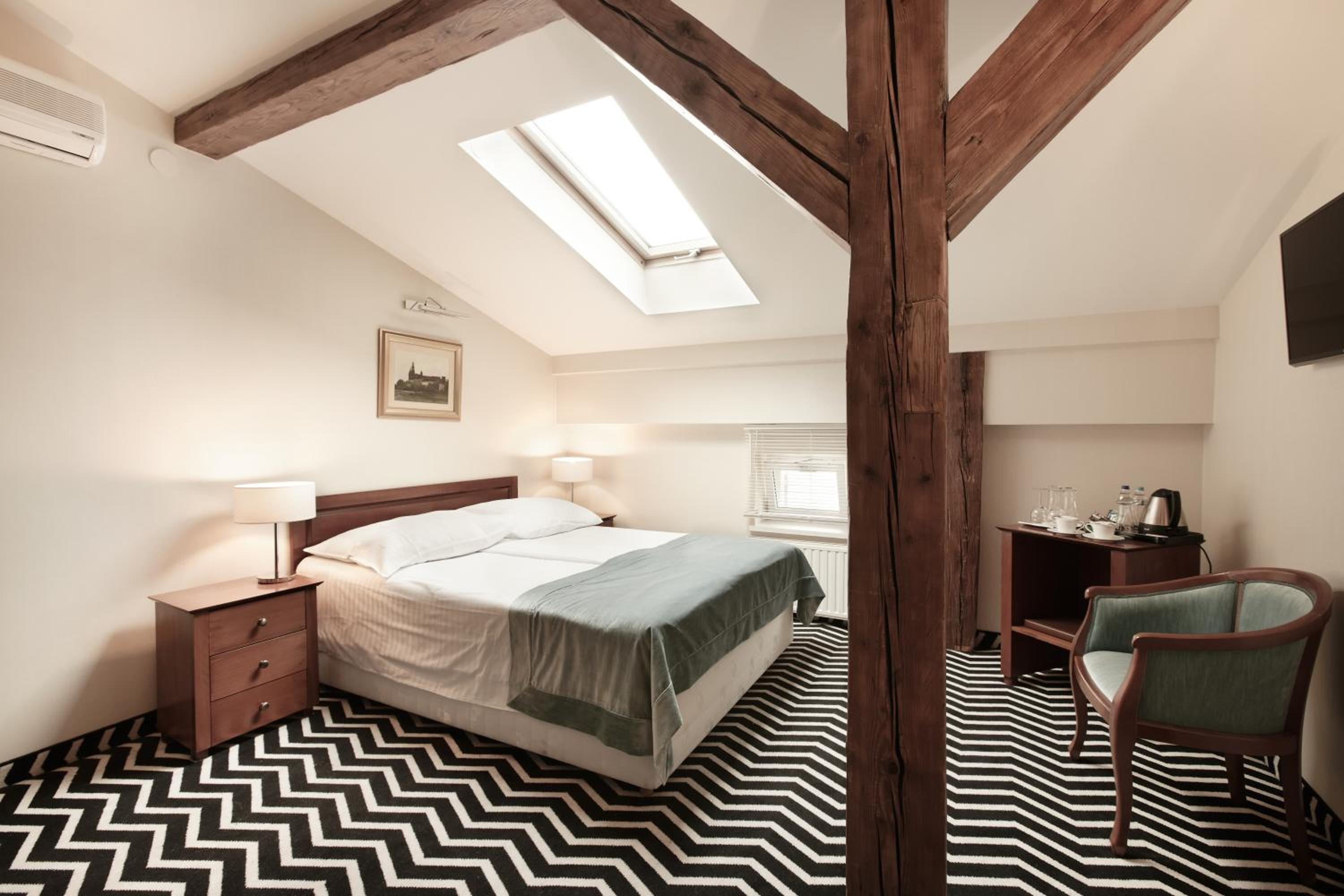 Double or Twin Room - Photo 5