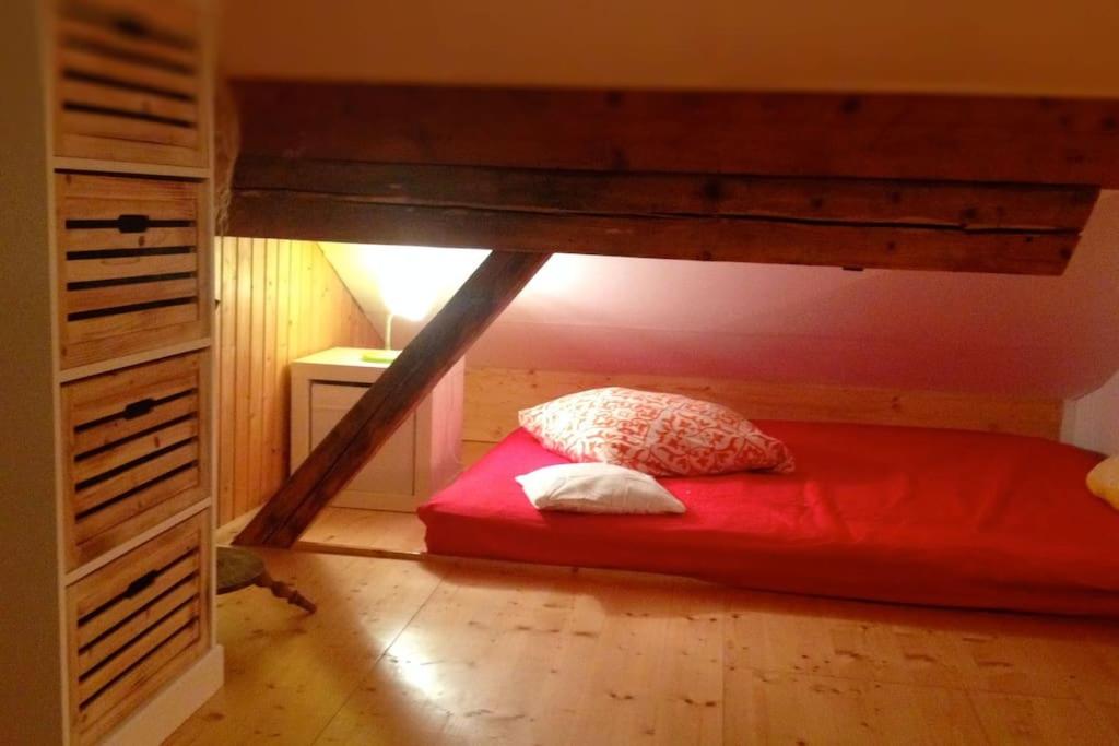 Five-Bedroom House photo 1