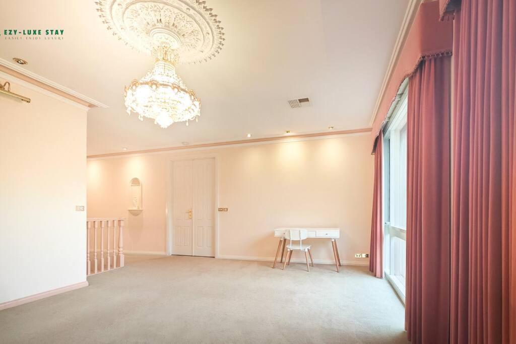Four-Bedroom House photo 1