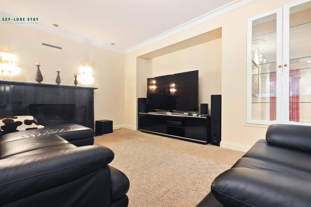 Four-Bedroom House photo 3