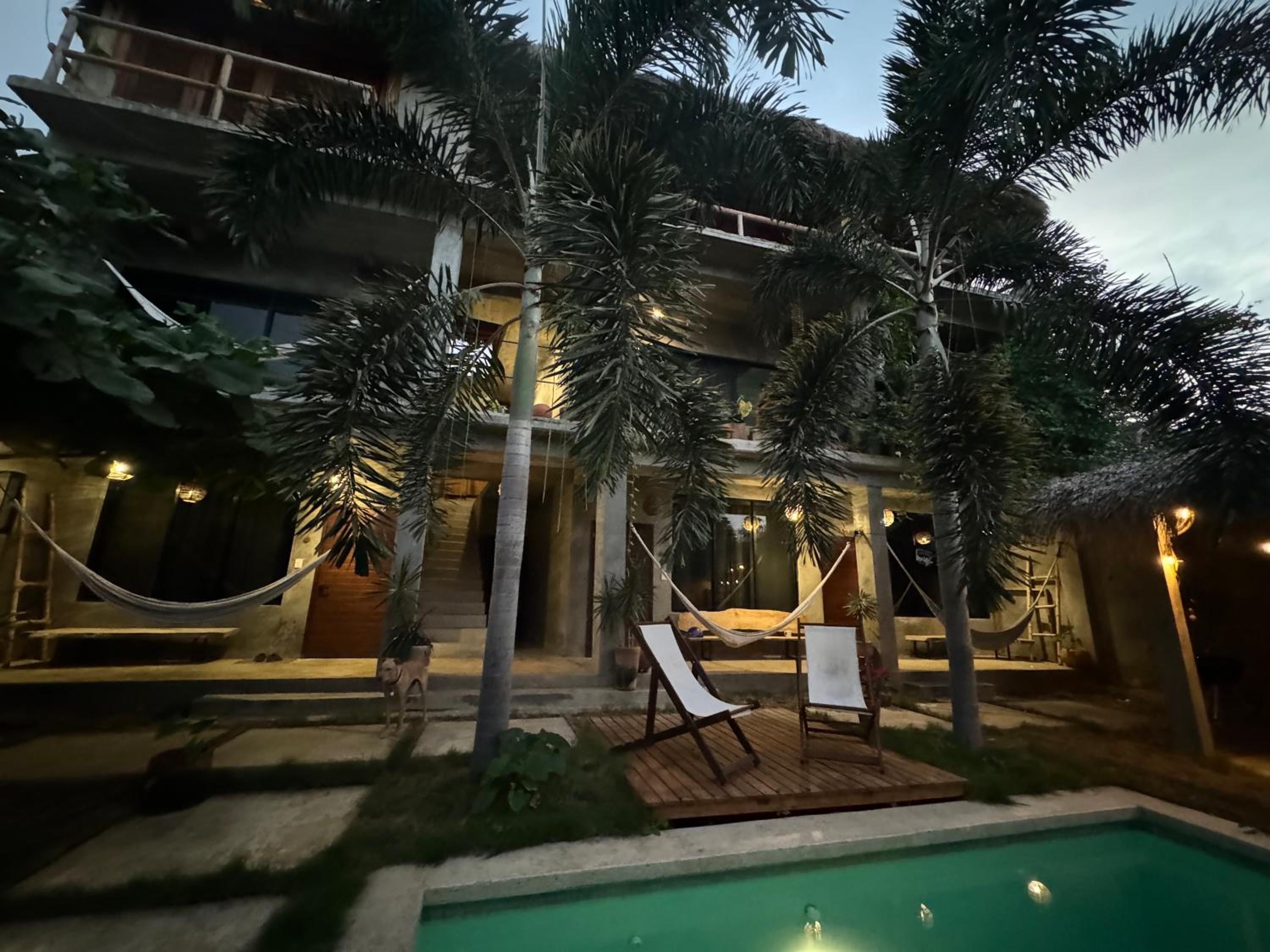 Queen Room with Pool View - Photo 2