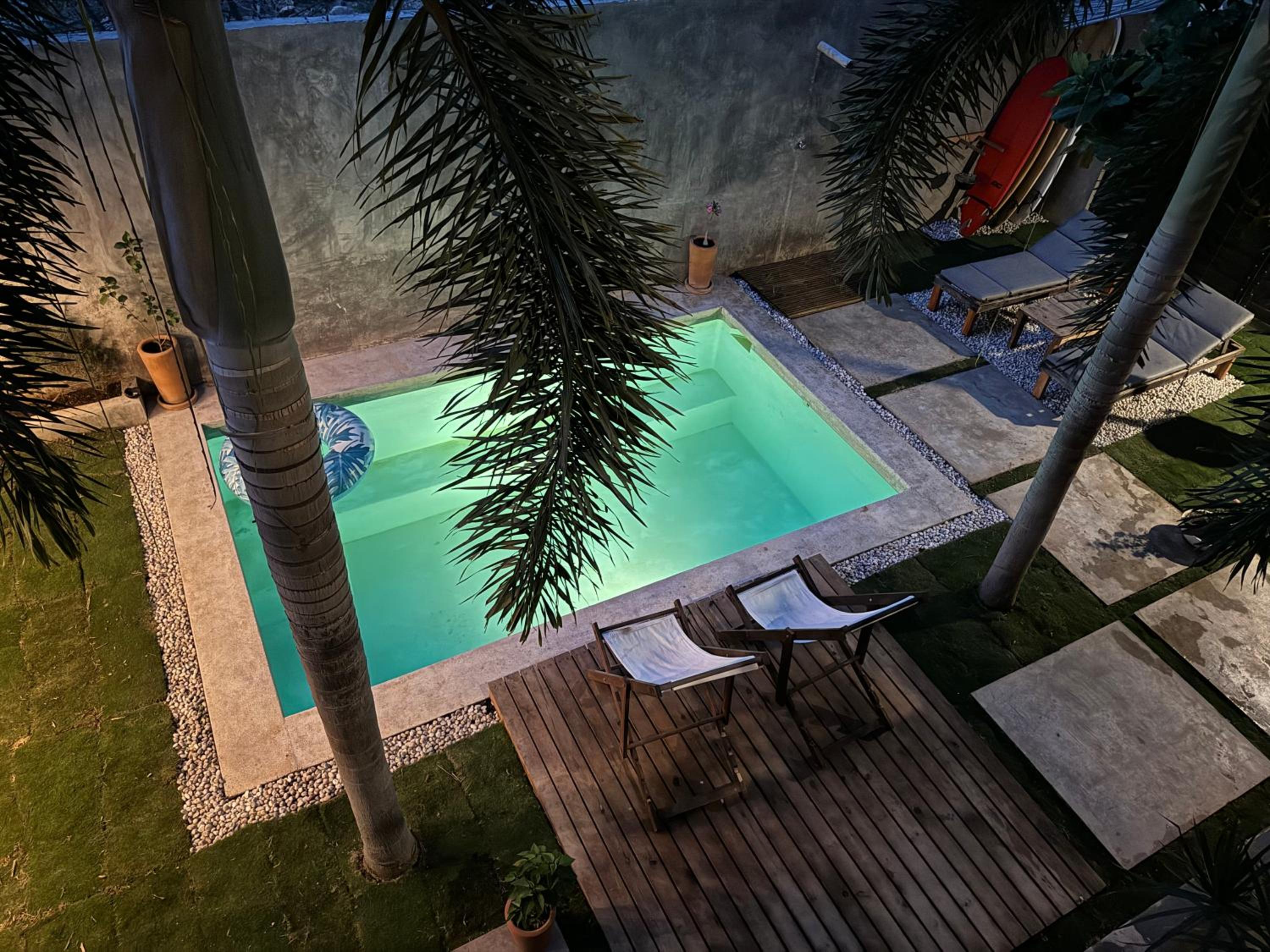 Queen Room with Pool View - Photo 12