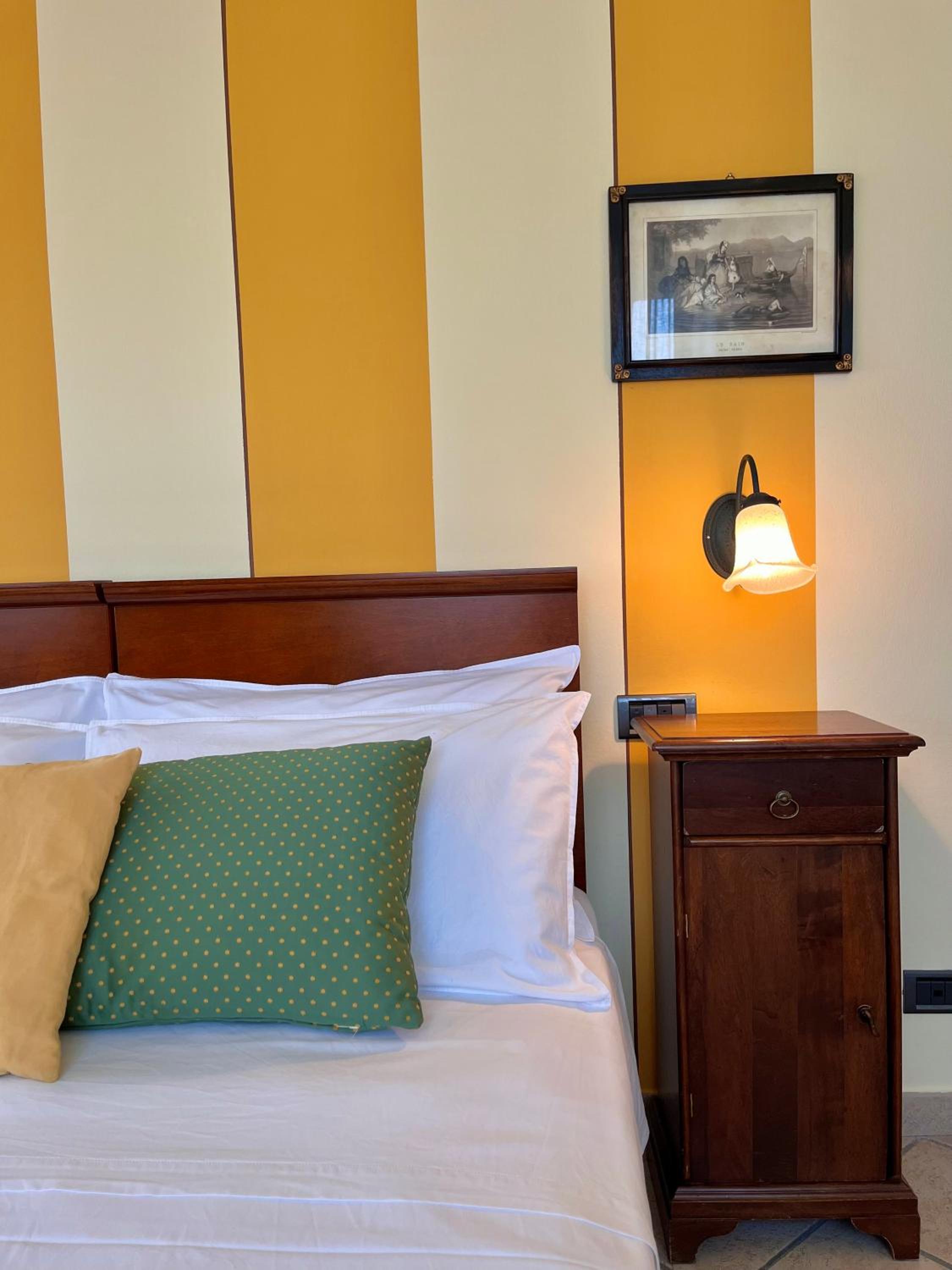 Double or Twin Room with Bathroom - Photo 11