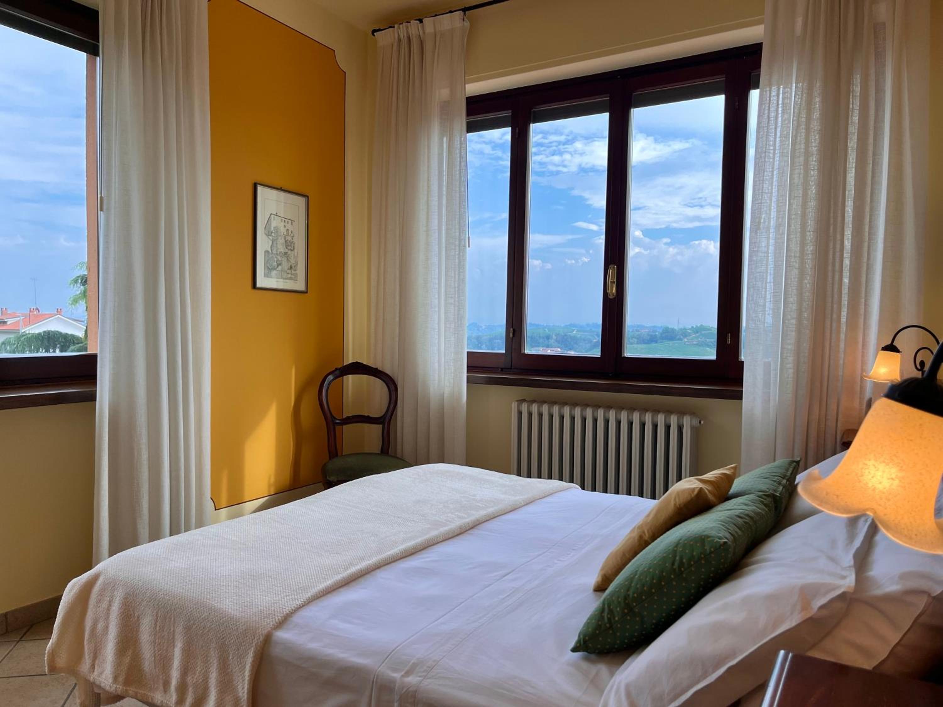 Double or Twin Room with Bathroom - Photo 2