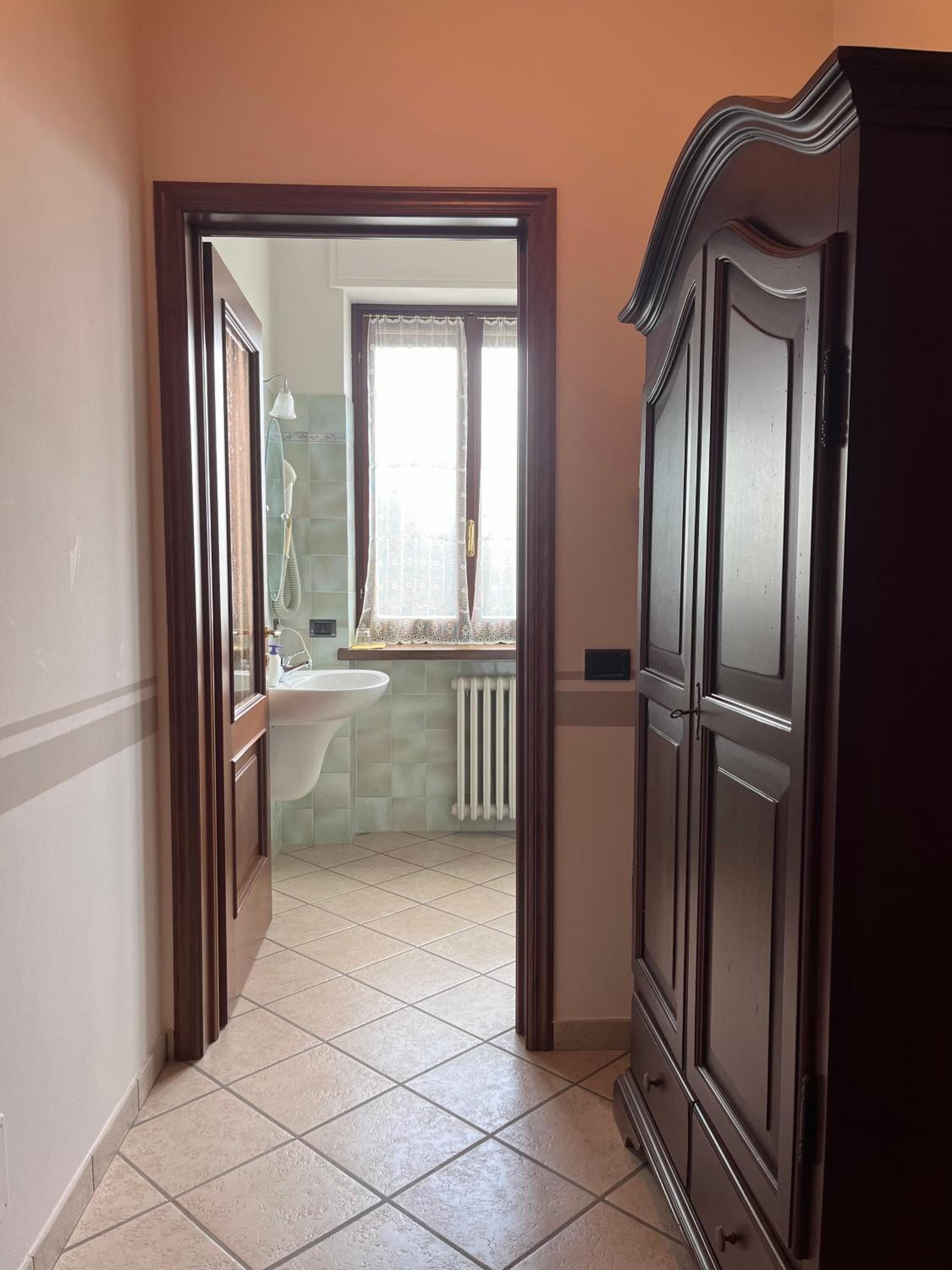 Double or Twin Room with Bathroom - Photo 9