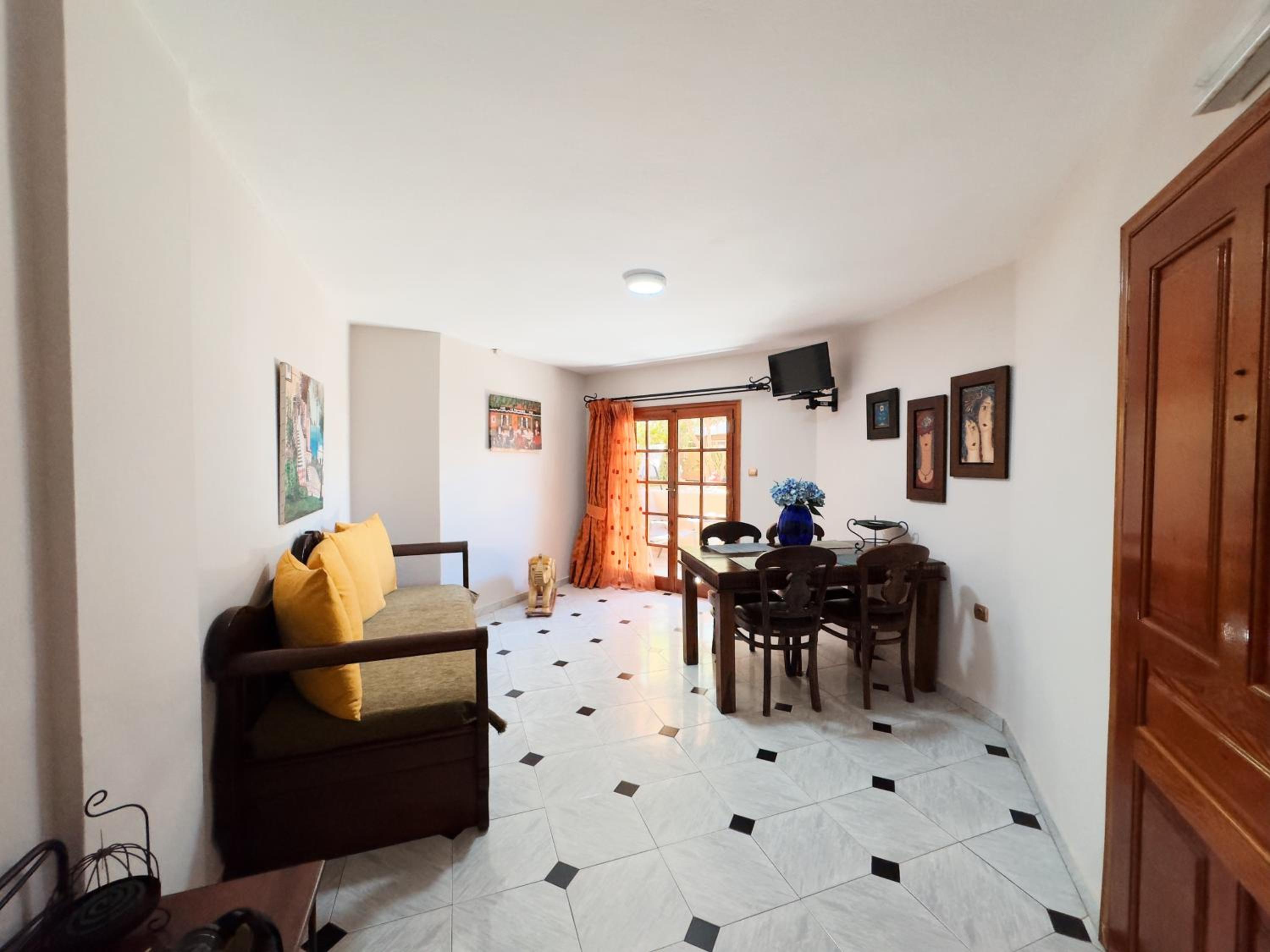 Two-Bedroom Apartment with Garden View photo 2