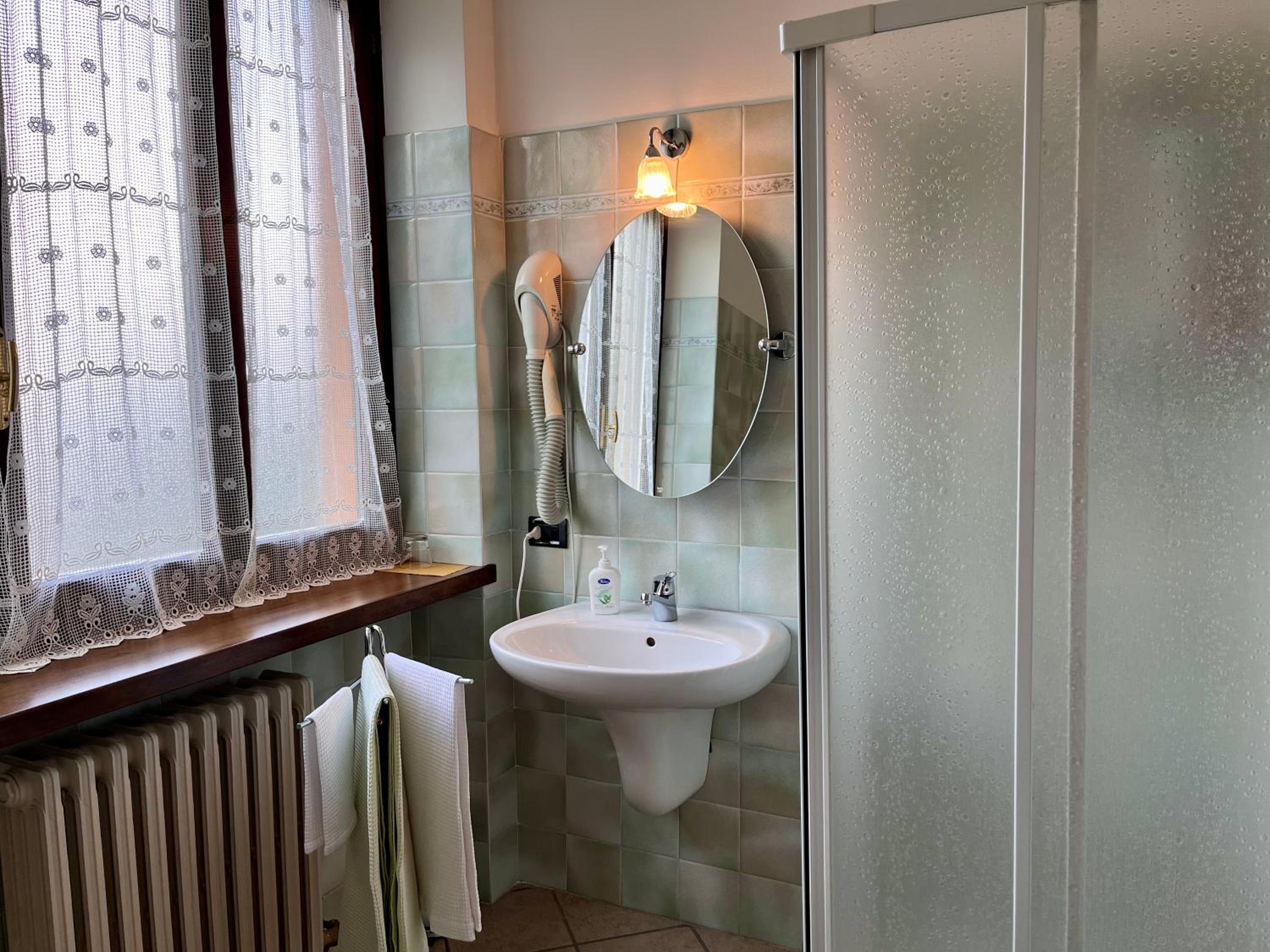 Double or Twin Room with Bathroom - Photo 14