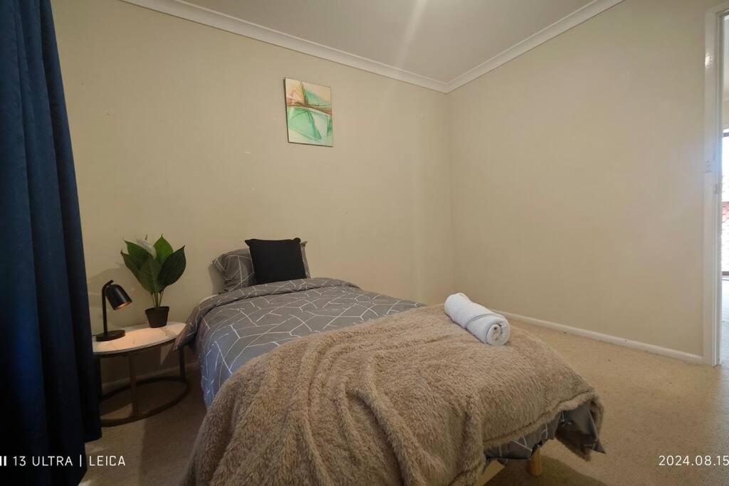 Three-Bedroom House photo 2