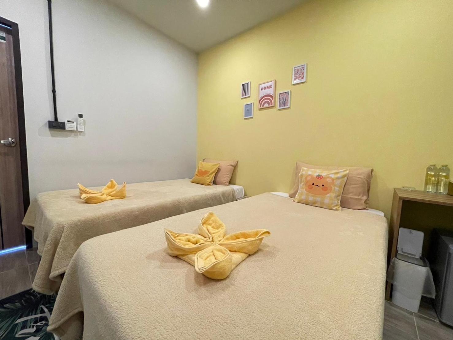 Economy Twin Room - Photo 11