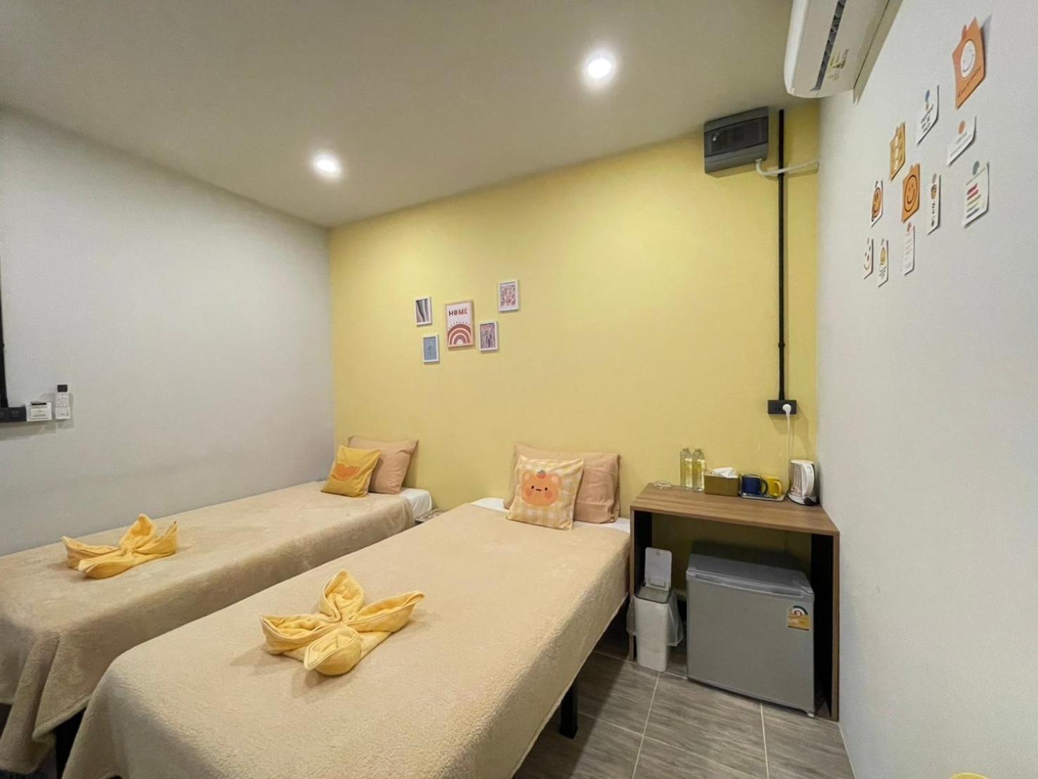 Economy Twin Room - Photo 10