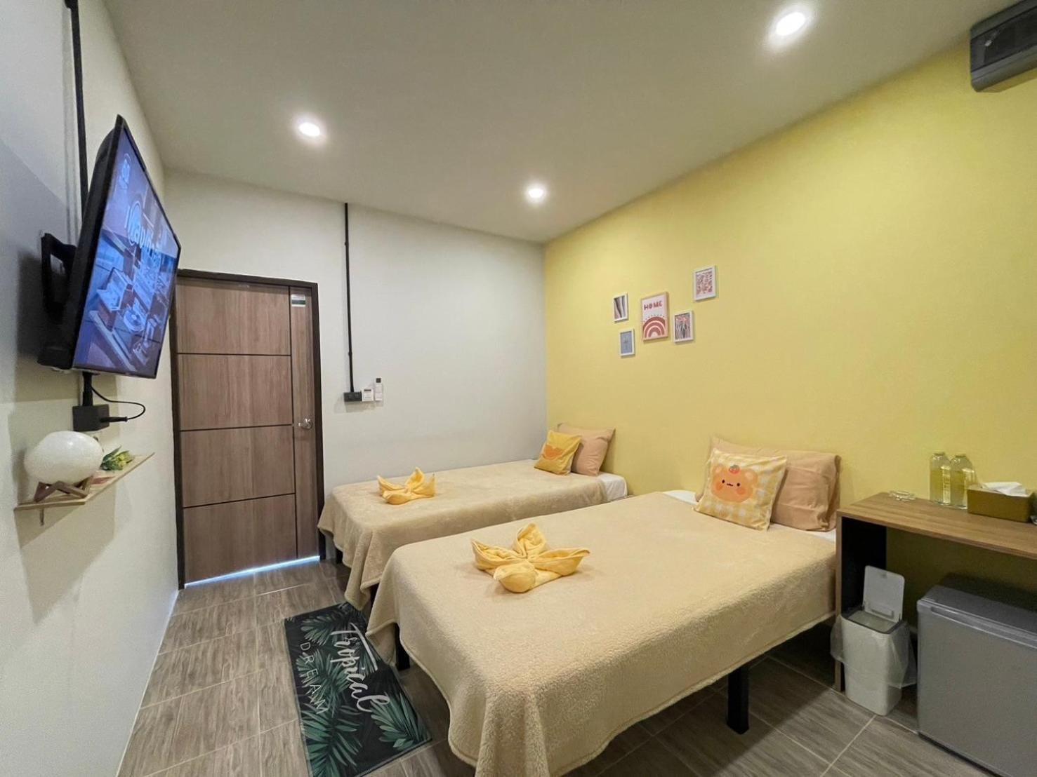 Economy Twin Room - Photo 8