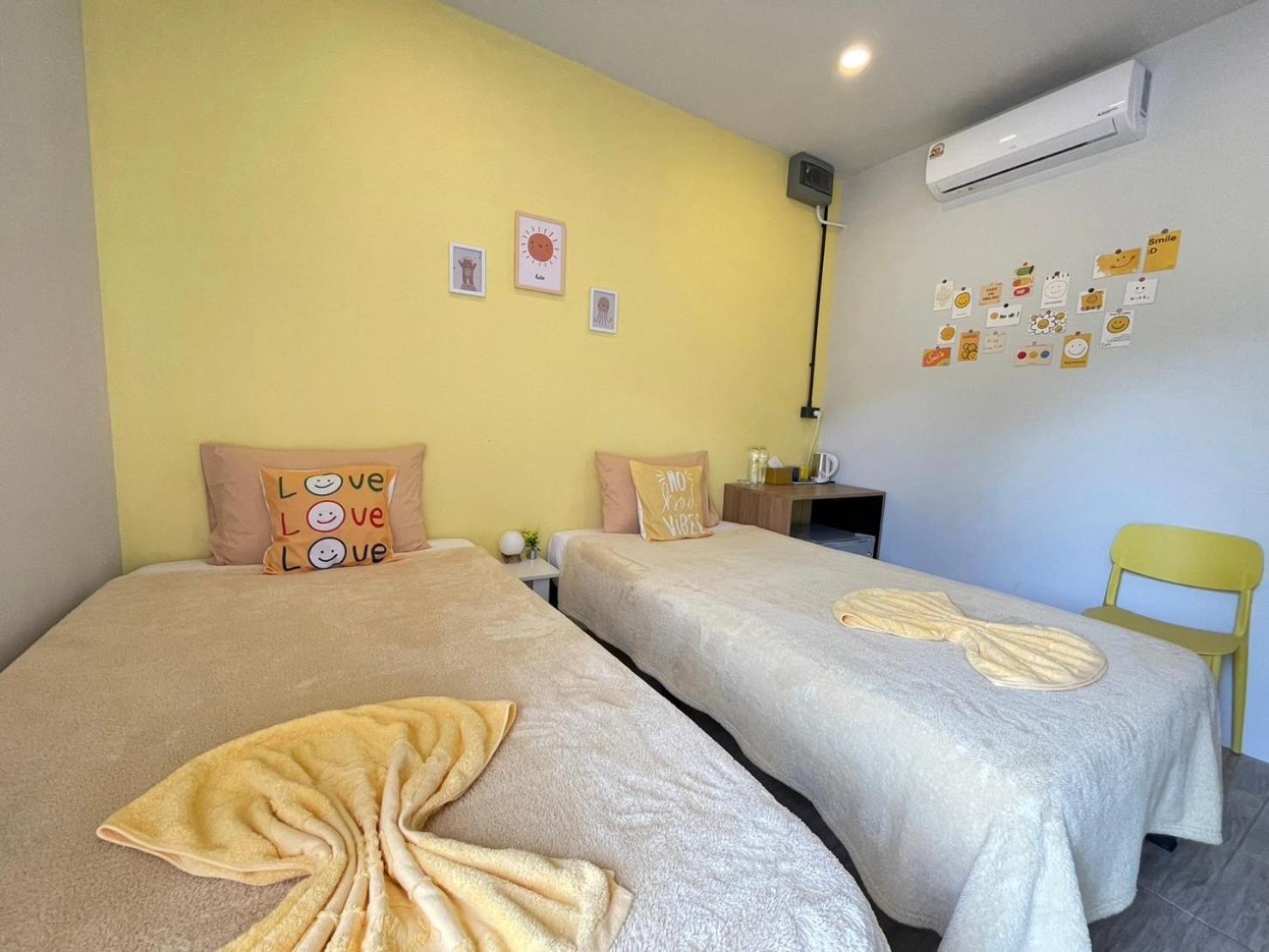 Economy Twin Room - Photo 12