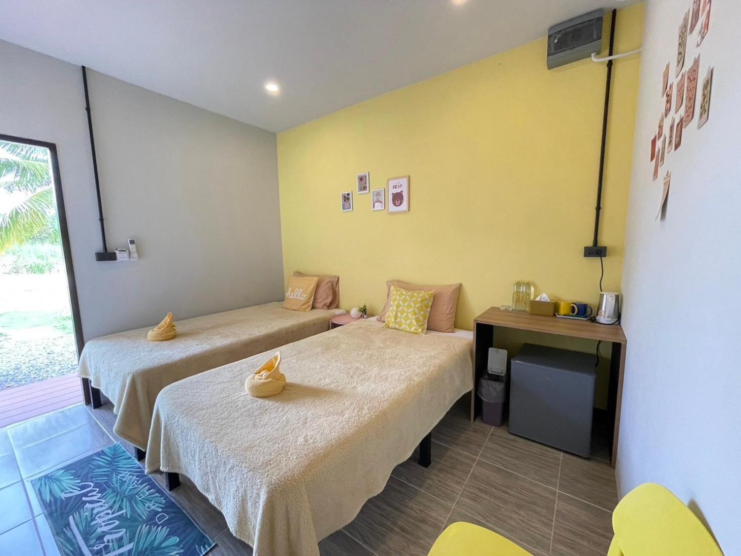 Economy Twin Room - Photo 9