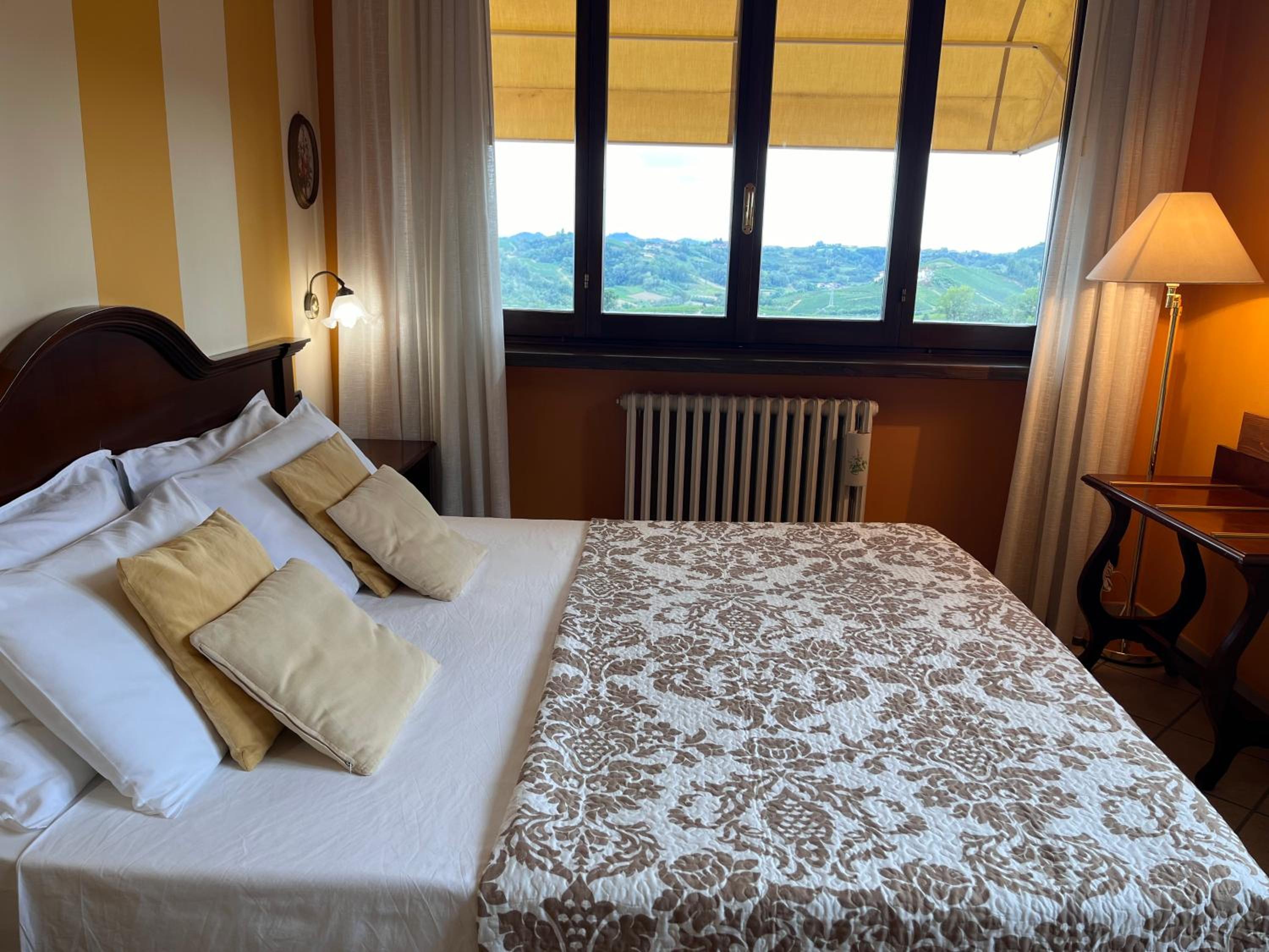 Double or Twin Room with Bathroom - Photo 16