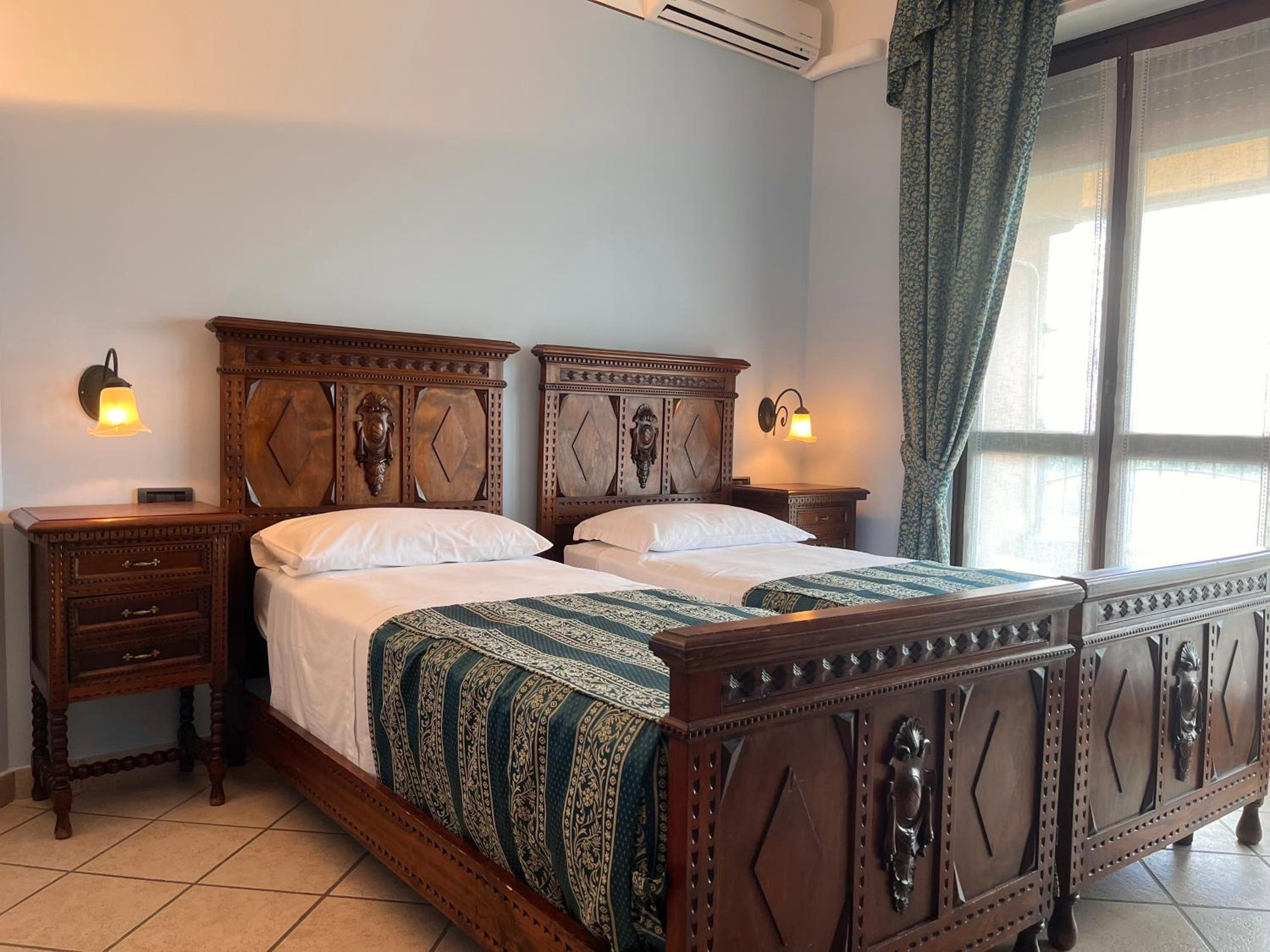 Double or Twin Room with Bathroom - Photo 19