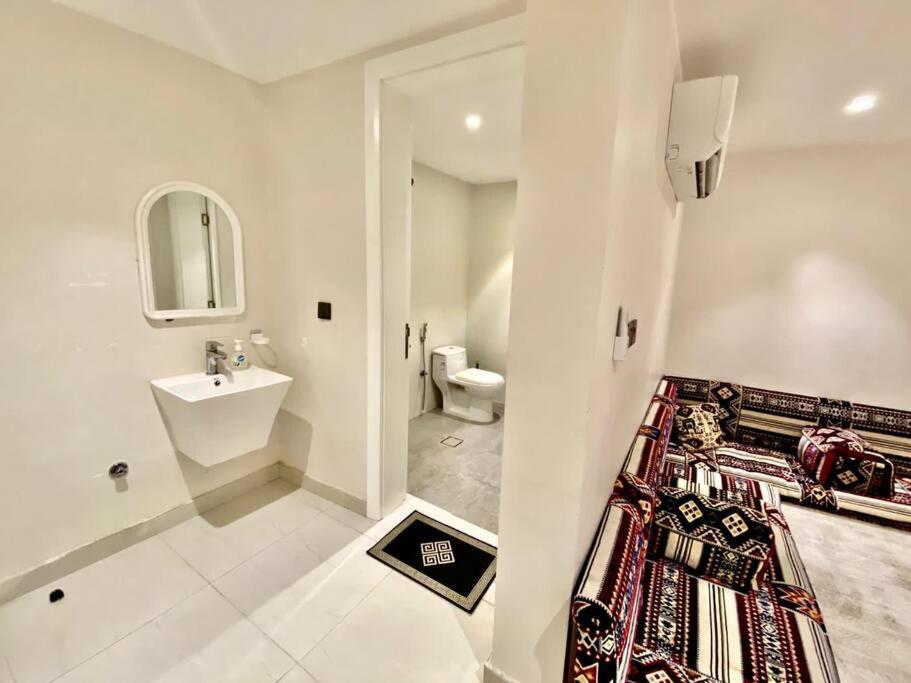 One-Bedroom Apartment photo 3