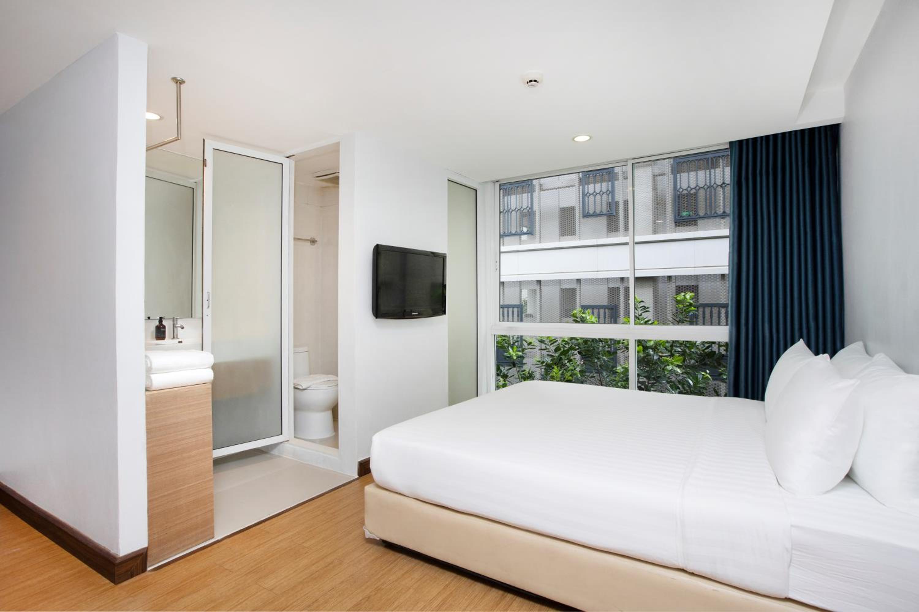 Standard King Room photo 2